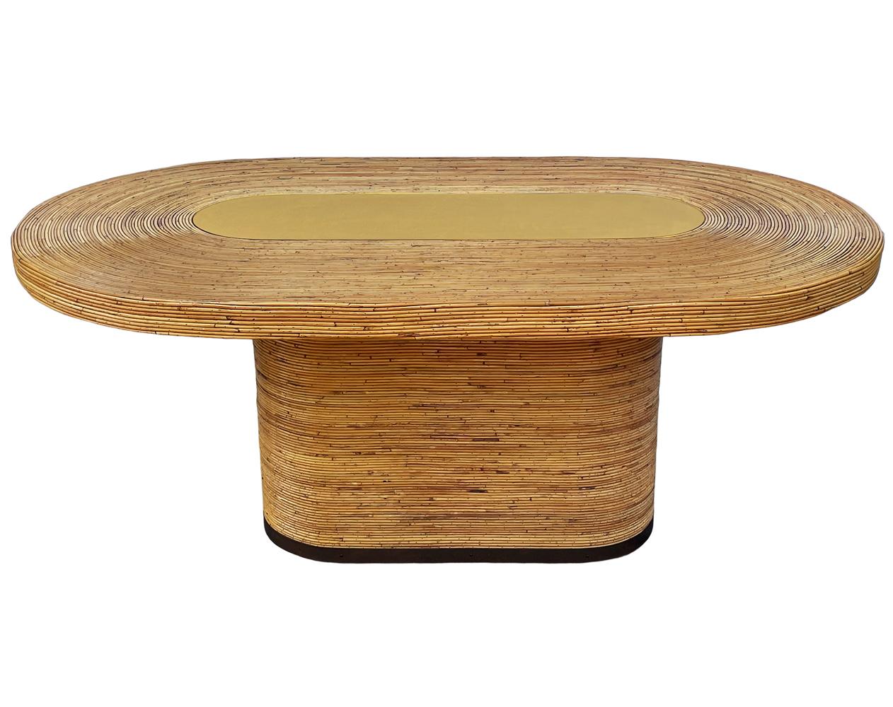 Laiton Table à manger ovale moderne du milieu du siècle en bambou et laiton en vente