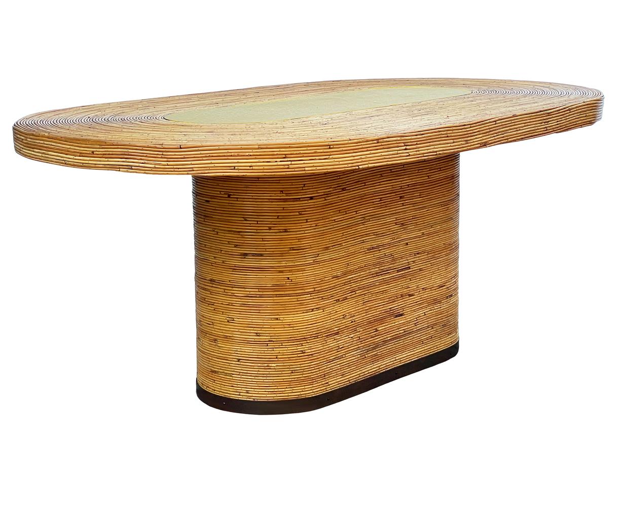 Table à manger ovale moderne du milieu du siècle en bambou et laiton en vente 1