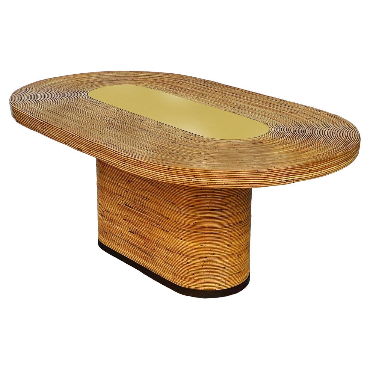 Table à manger ovale moderne du milieu du siècle en bambou et laiton en vente