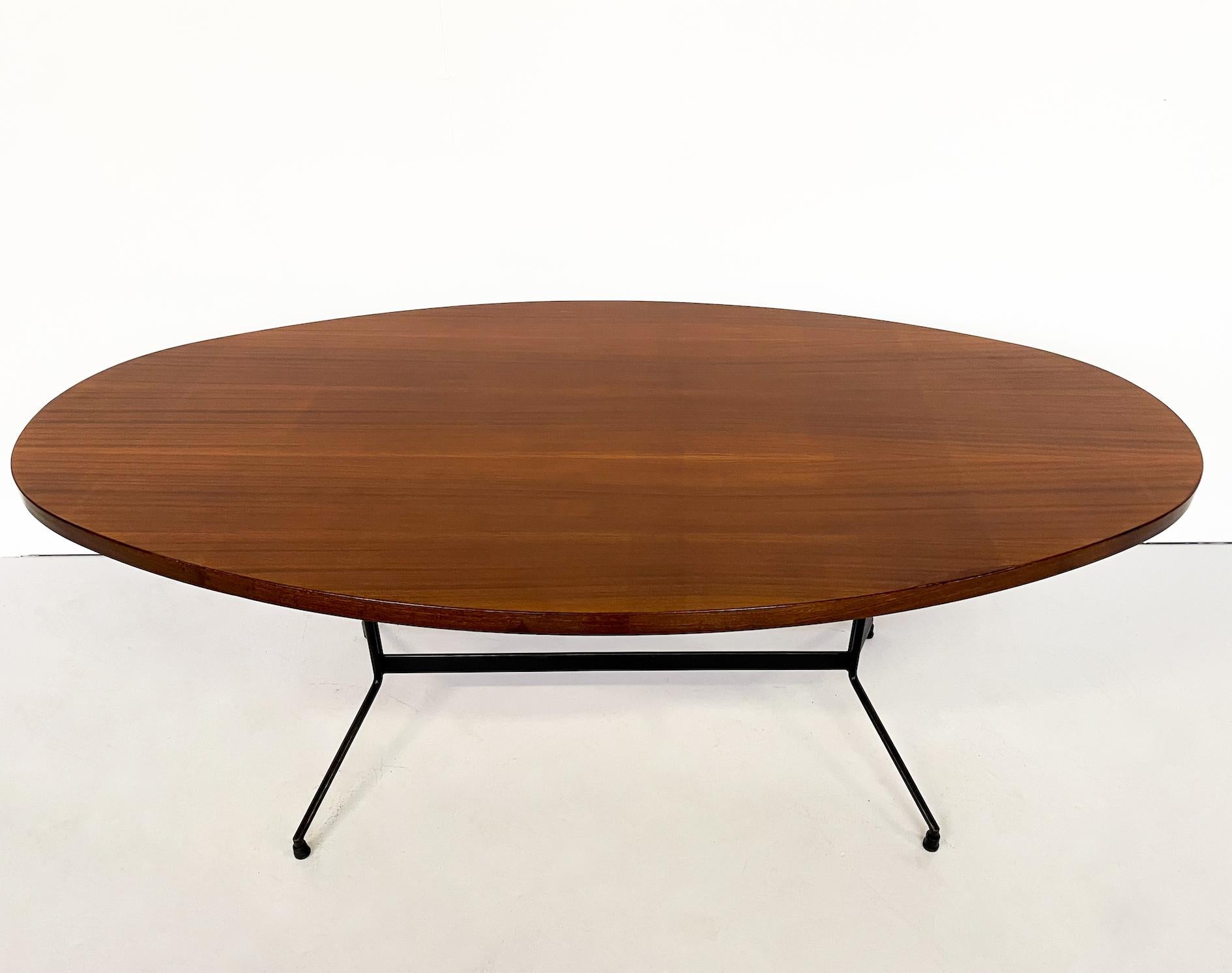 Mid-20th Century Mid-Century Modern Oval Dining Table