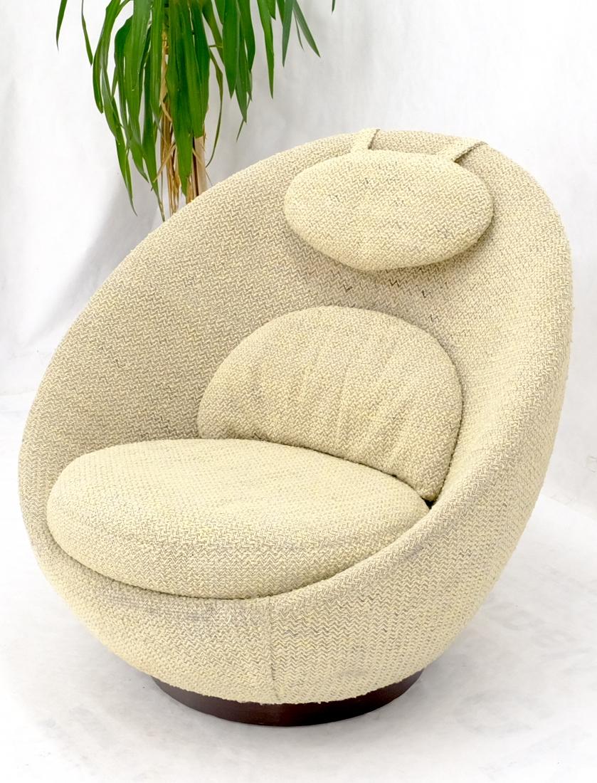 oval shaped chair