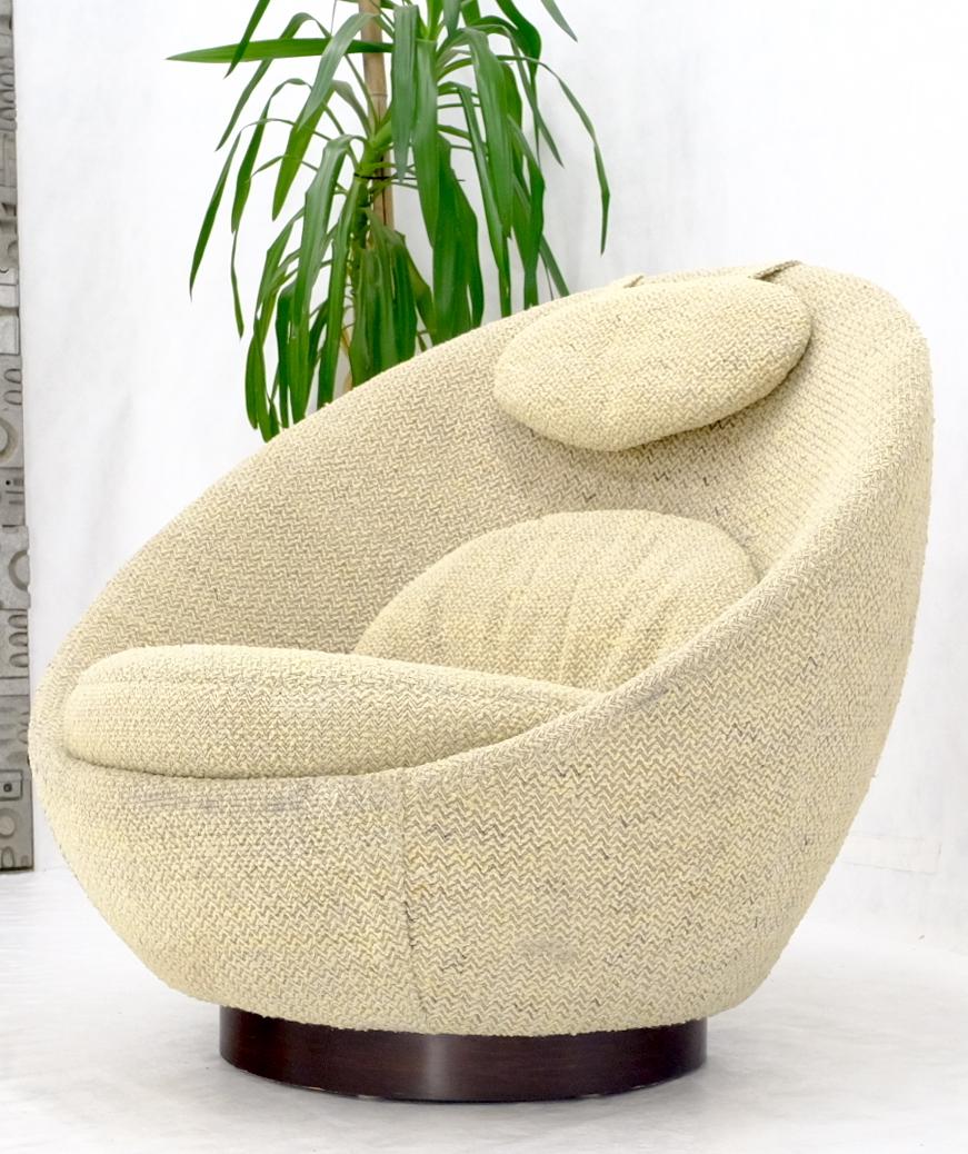 Mid-Century Modern Oval Egg Shape Pod Chair w/ Adjustable Head Rest on Band Base In Good Condition For Sale In Rockaway, NJ