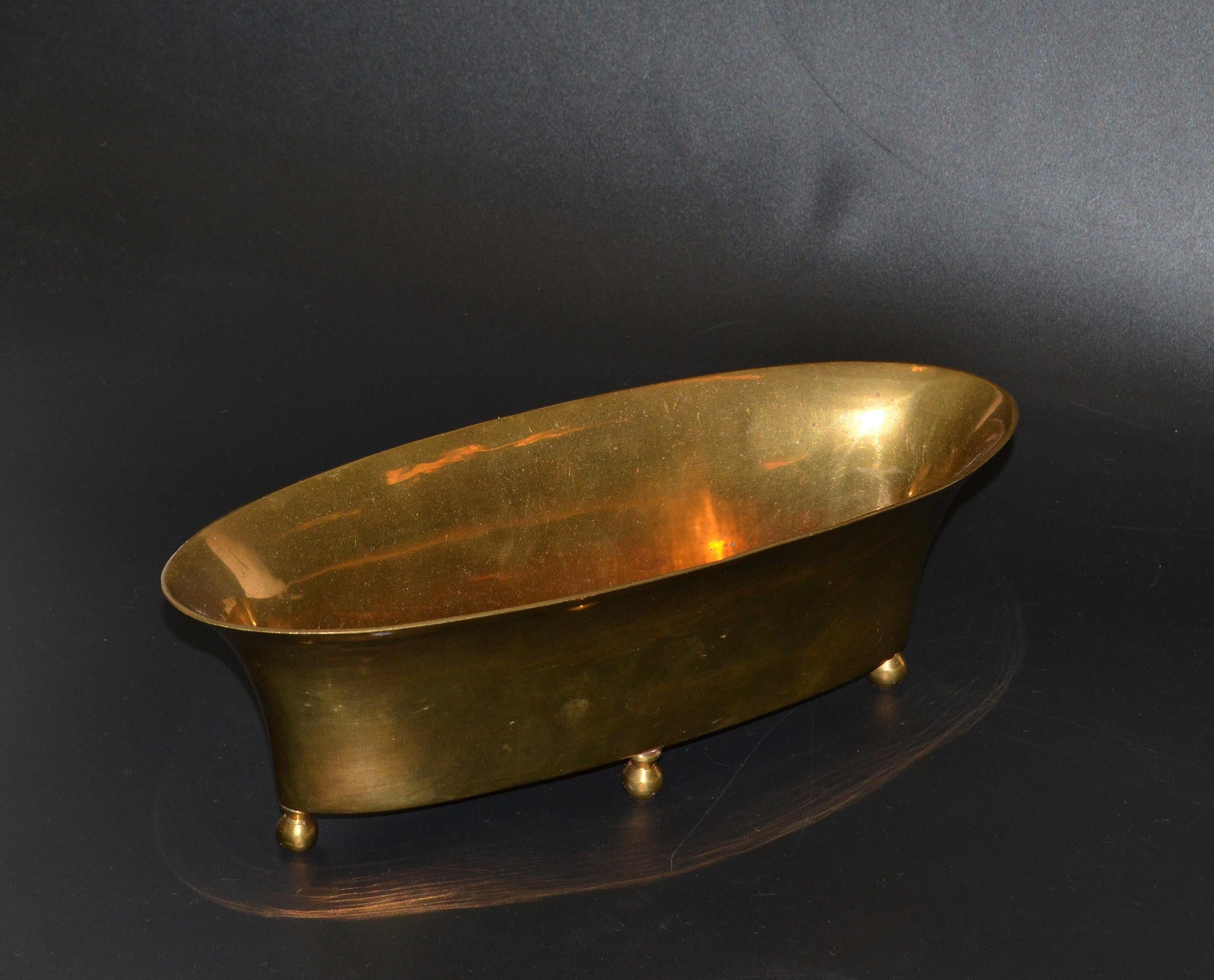 Mid-Century Modern Oval Footed Bowl in Brass, Centerpiece In Good Condition In Miami, FL