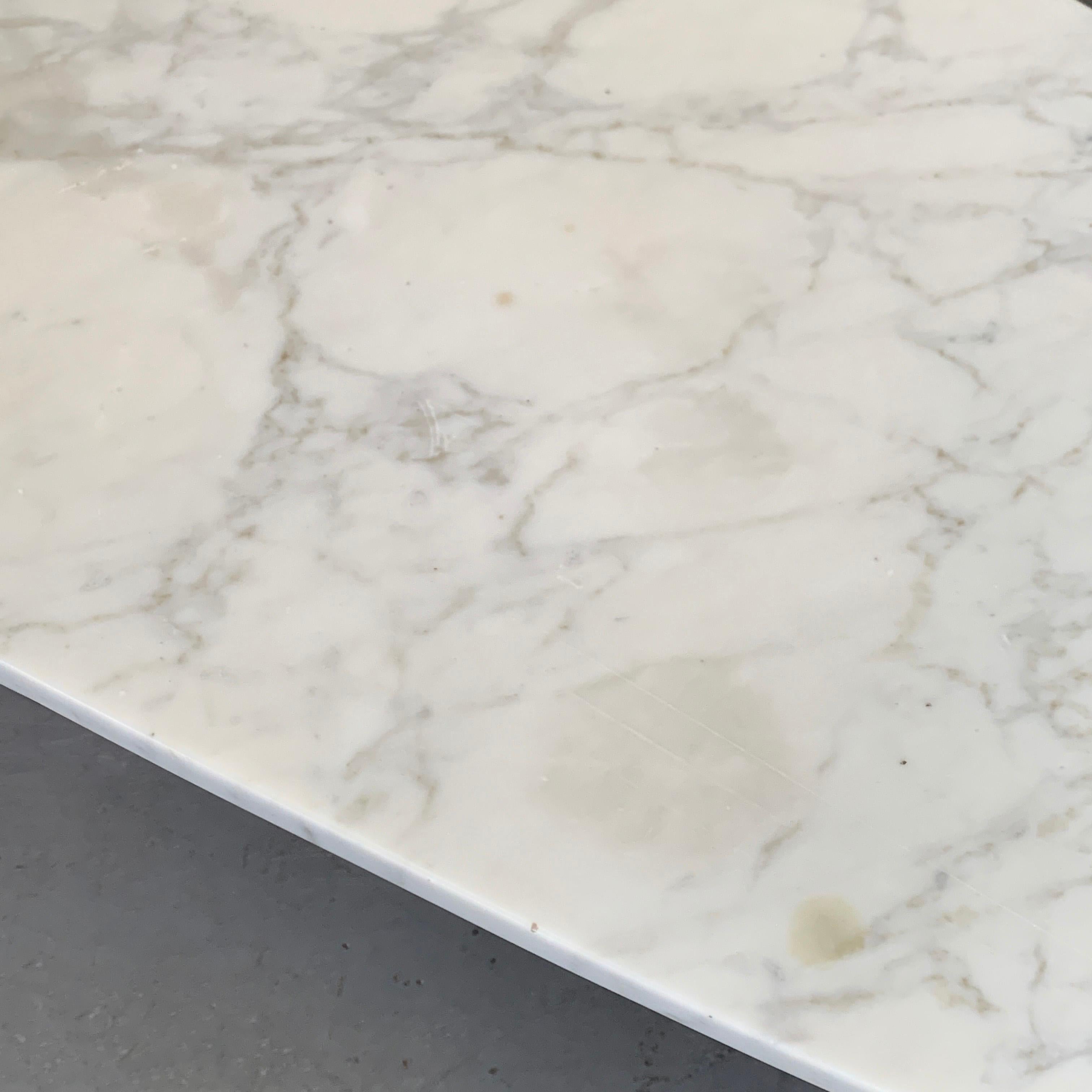Mid-Century Modern Oval Marble Tulip Base Coffee Table 5
