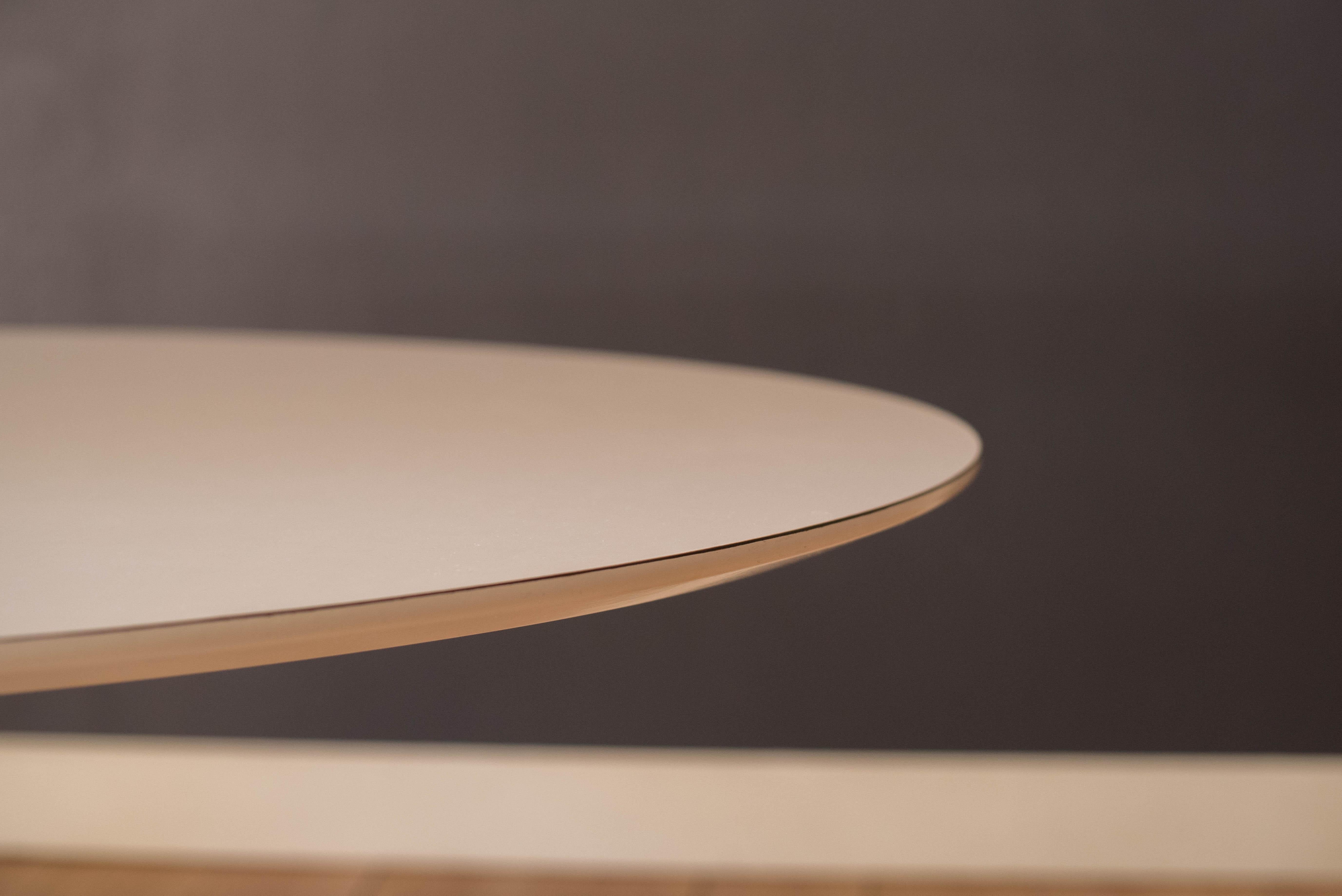 Table de salle à manger ovale moderne du milieu du siècle dernier par Eero Saarinen pour Knoll Bon état - En vente à San Jose, CA