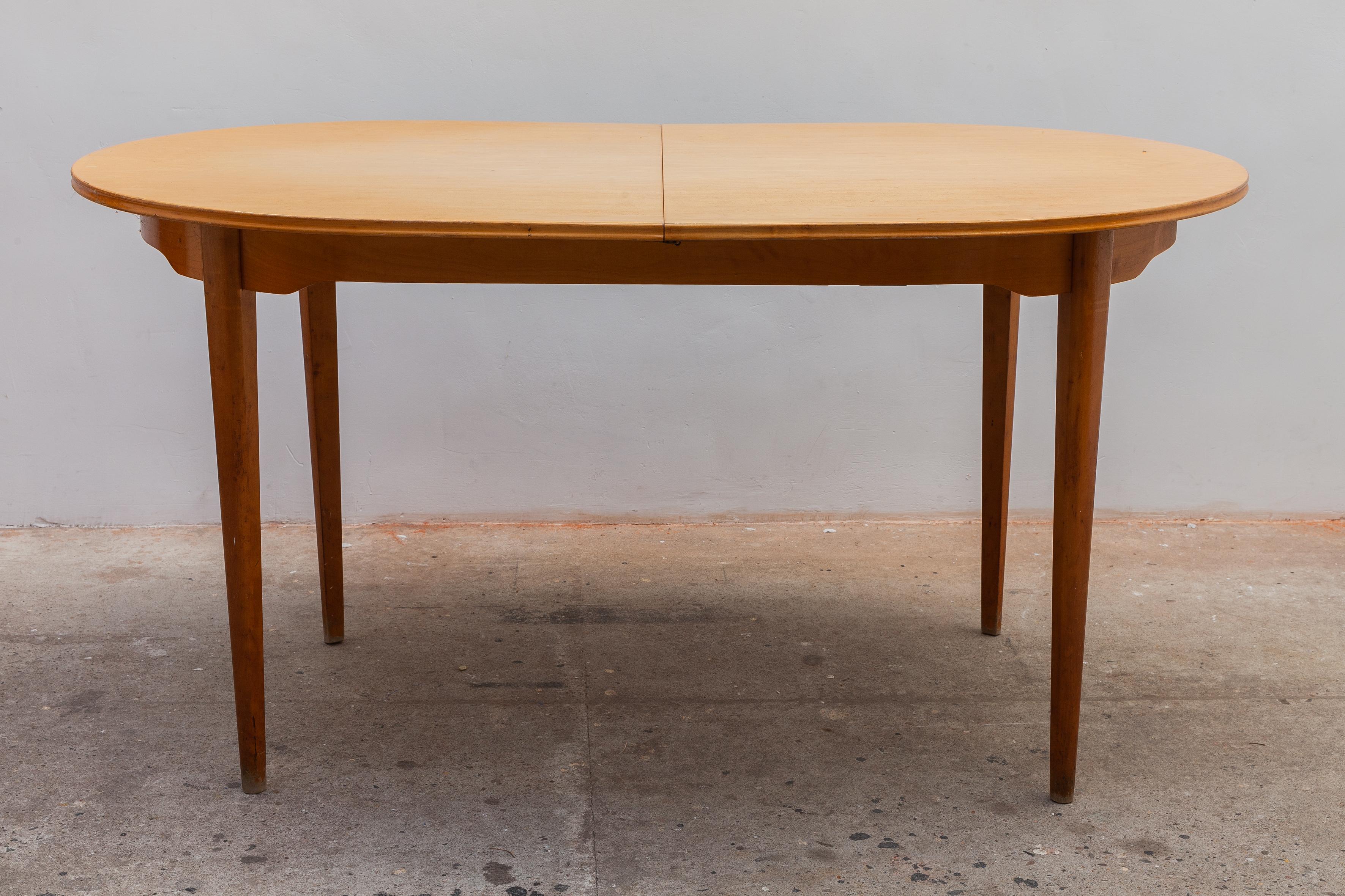 A stunning original fifties dining table in satin wood.The quality is outstanding, this is a lovely size dining table. This would be perfect as a kitchen table, as an occasional table or even as a desk. The satin wood is extraordinarily beautiful,