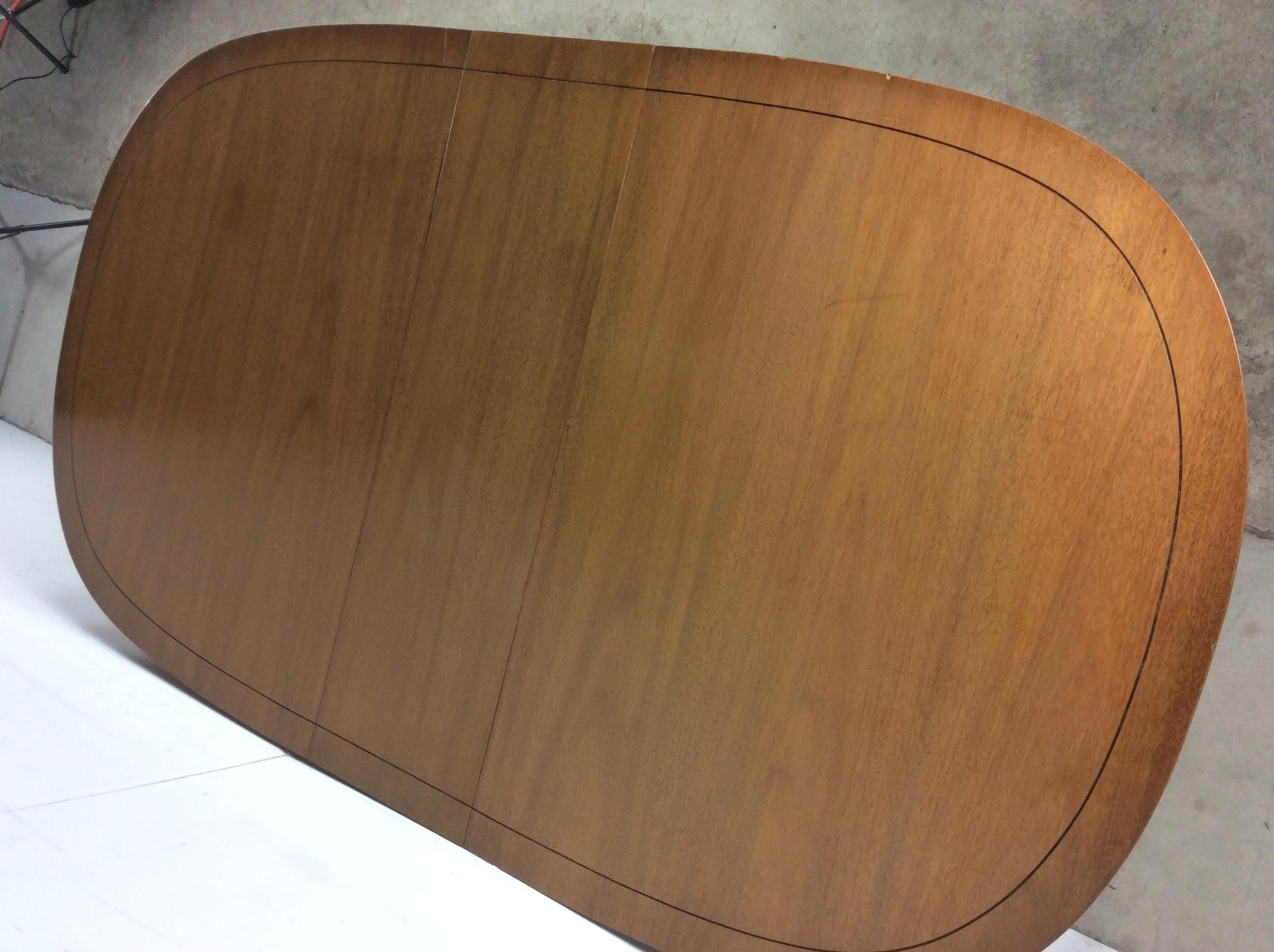 Mid-Century Modern Oval Shaped Dining Table with 3 Leafs 5