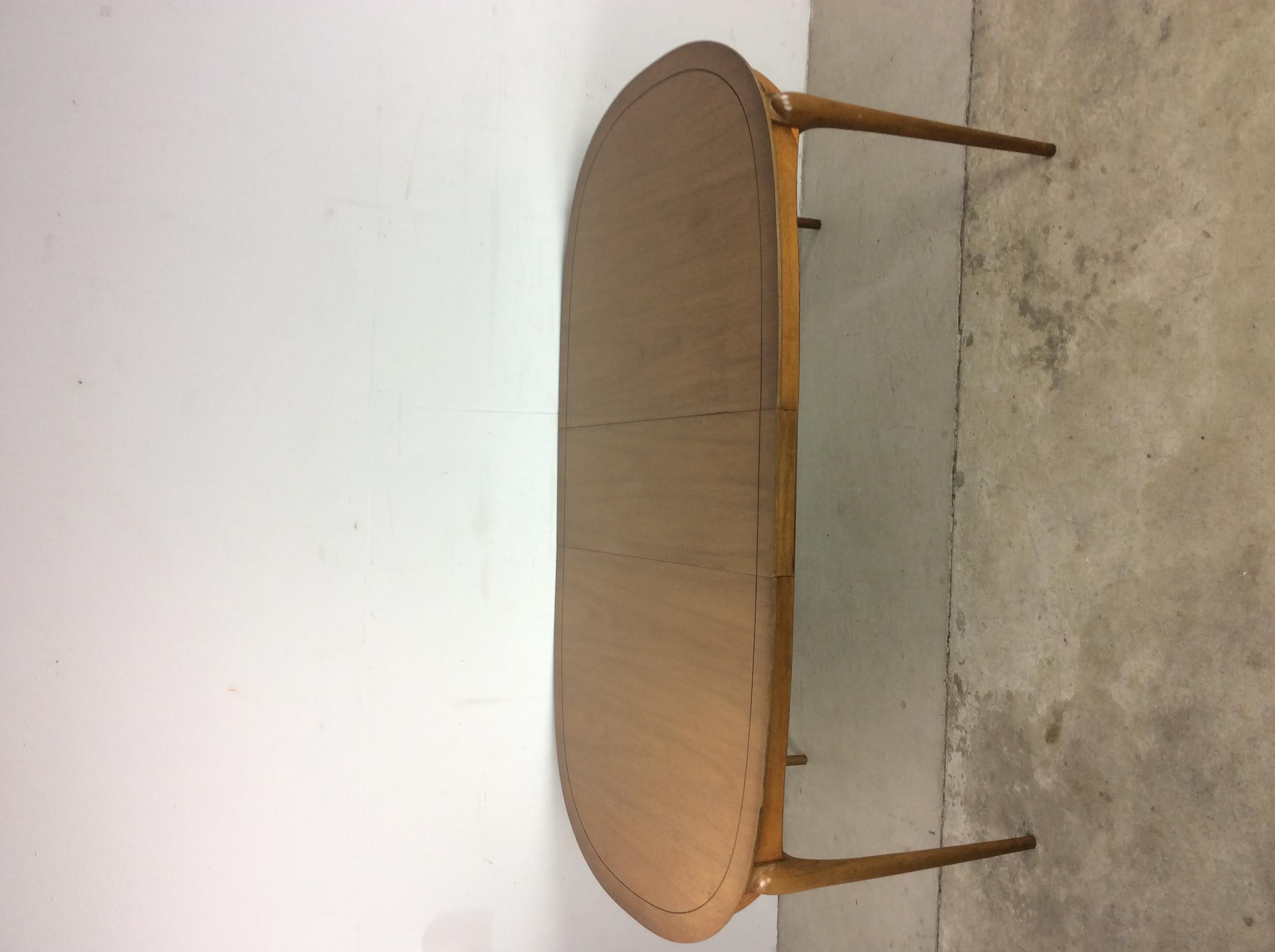 Mid-Century Modern Oval Shaped Dining Table with 3 Leafs 8