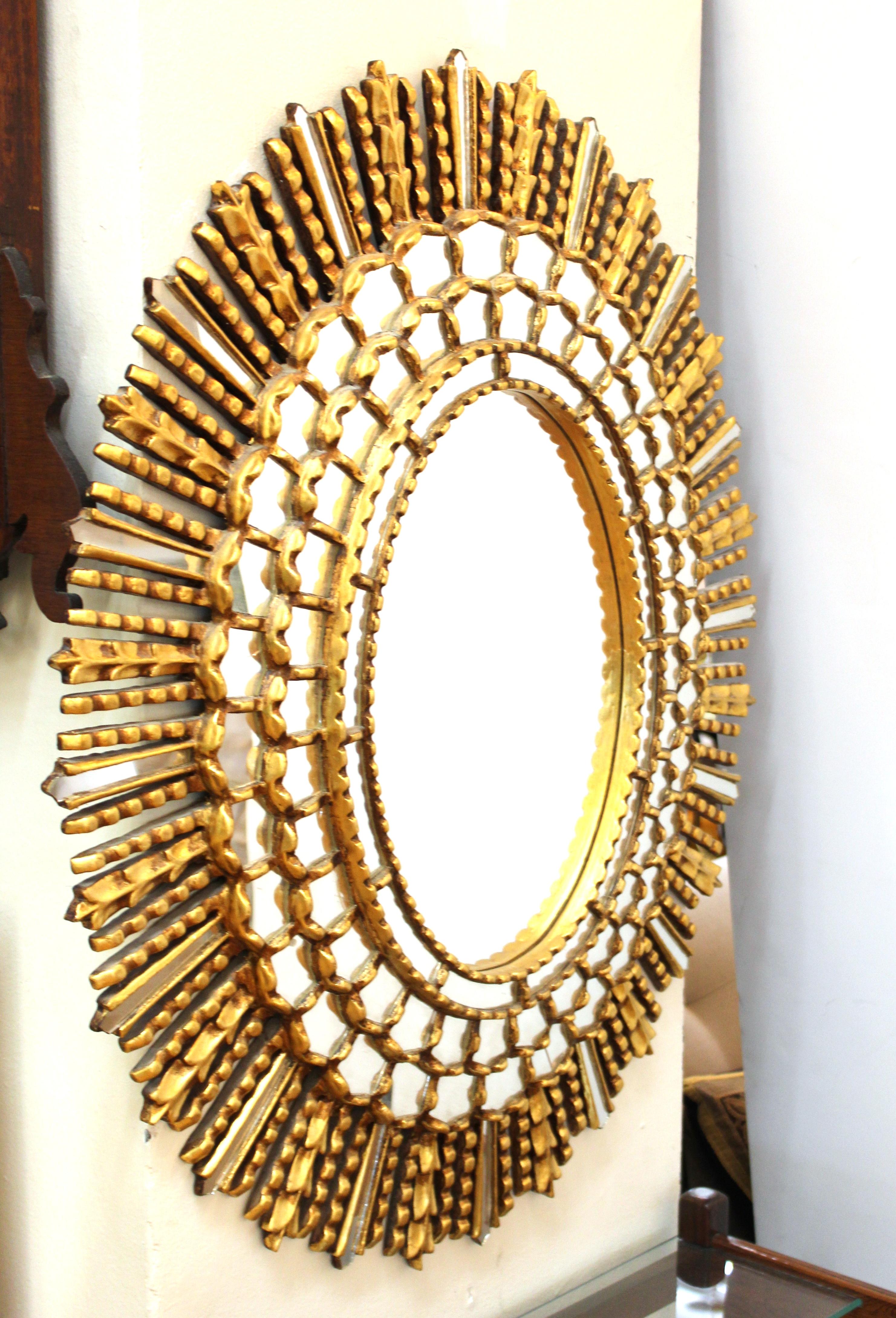 Mid-Century Modern Oval Sunburst Mirror in Giltwood with Mirrored Rays In Good Condition In New York, NY