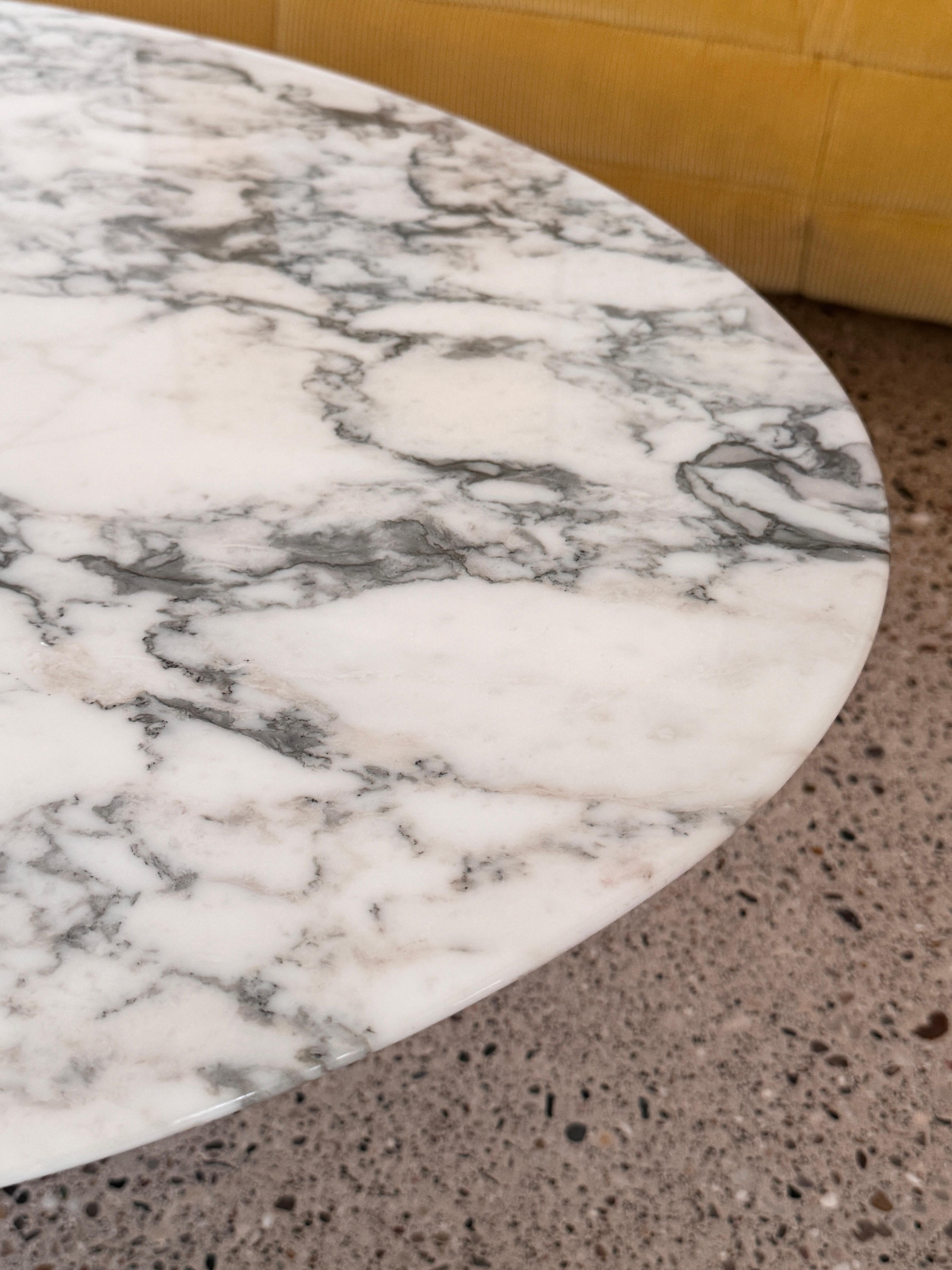 American Mid Century Modern Oval Tulip Coffee Table in Marble by Eero Saarinen for Knoll