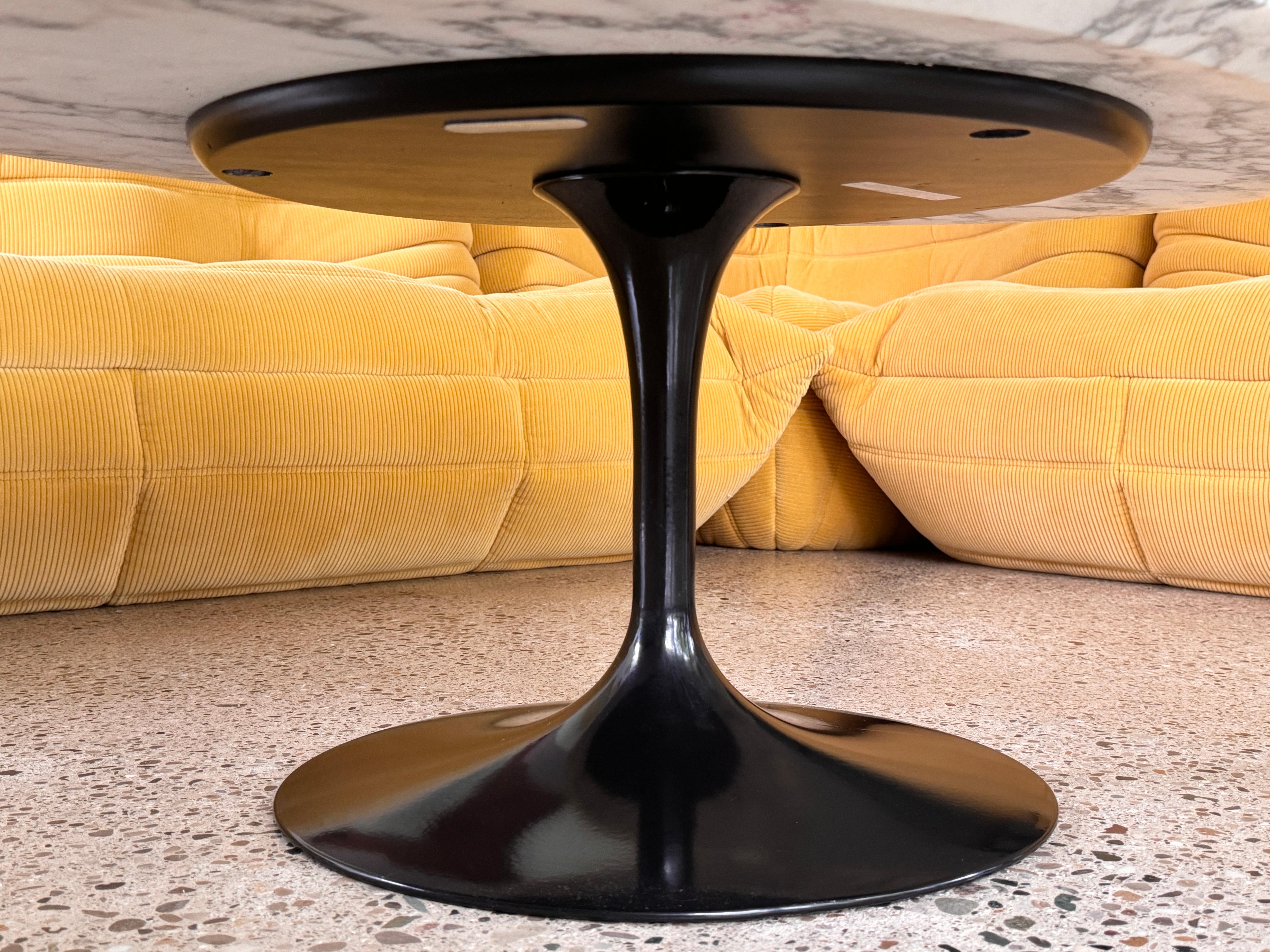 Mid Century Modern Oval Tulip Coffee Table in Marble by Eero Saarinen for Knoll For Sale 2