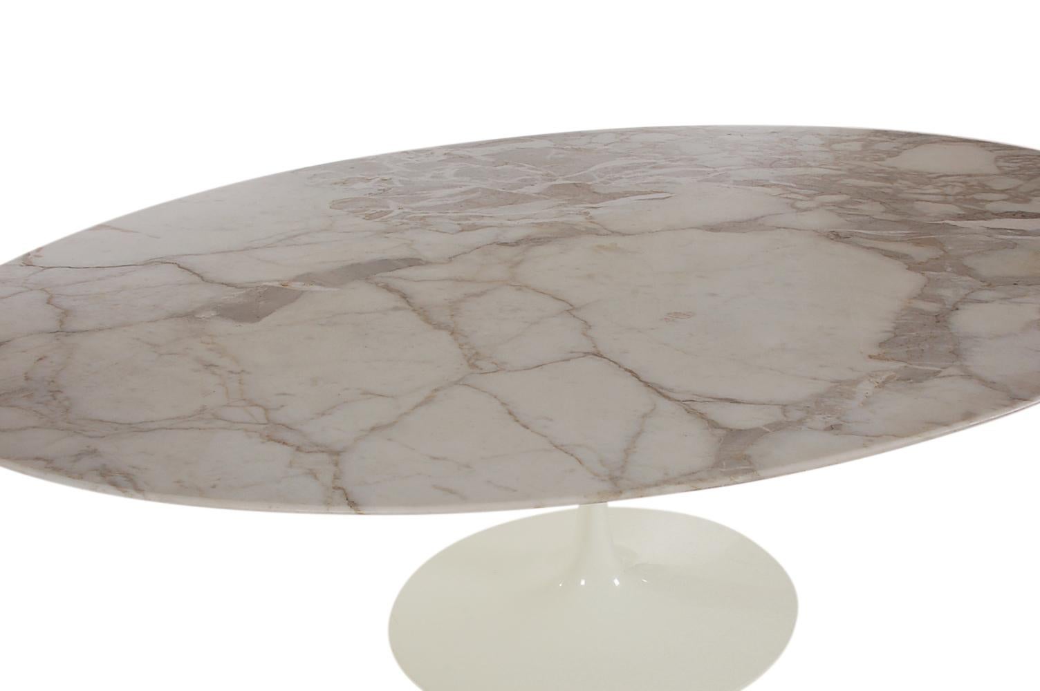 Mid-Century Modern Oval Tulip Dining Table in Marble by Eero Saarinen for Knoll In Good Condition In Philadelphia, PA