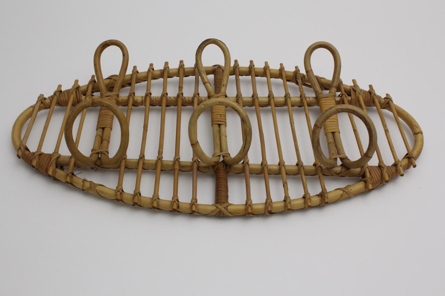 Ovale Wandhaken aus Rattan, Italien, um 1960, Mitte des Jahrhunderts im Zustand „Gut“ im Angebot in Vienna, AT