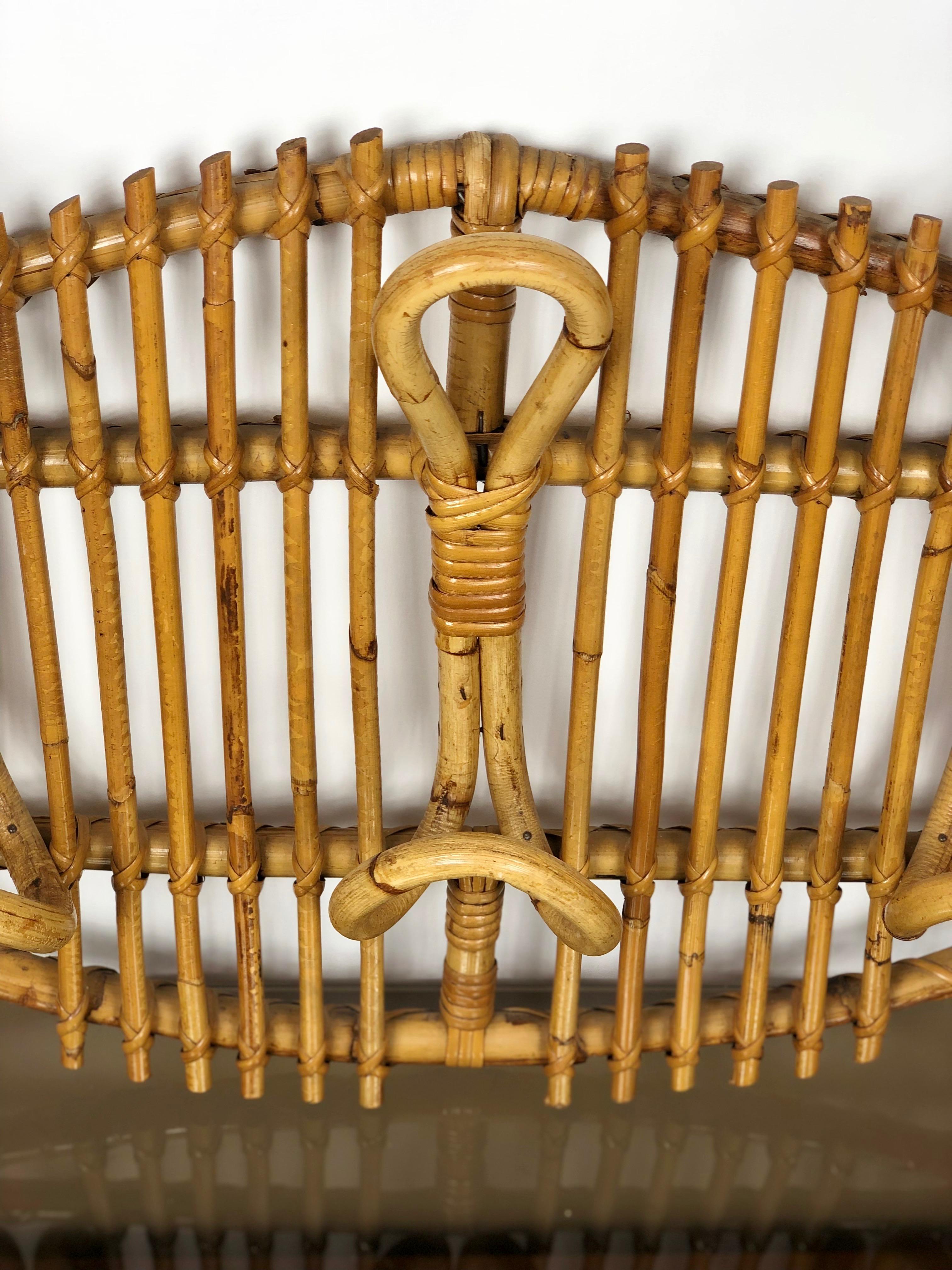 Mid-Century Modern Oval Vintage Rattan Coat Hooks Hanger by Bonacina Italy 1960s In Good Condition In Rome, IT