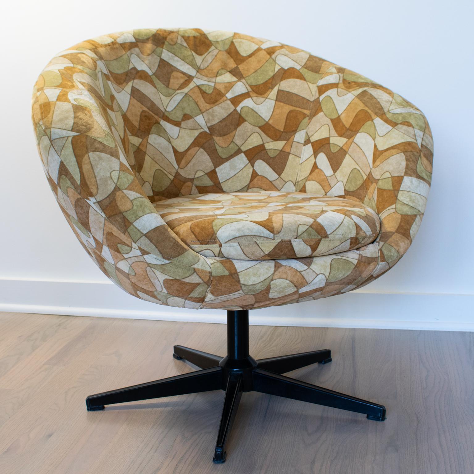 Mid-Century Modern Overman Sweden Pod Swivel Lounge Chair Armchair, a pair 4