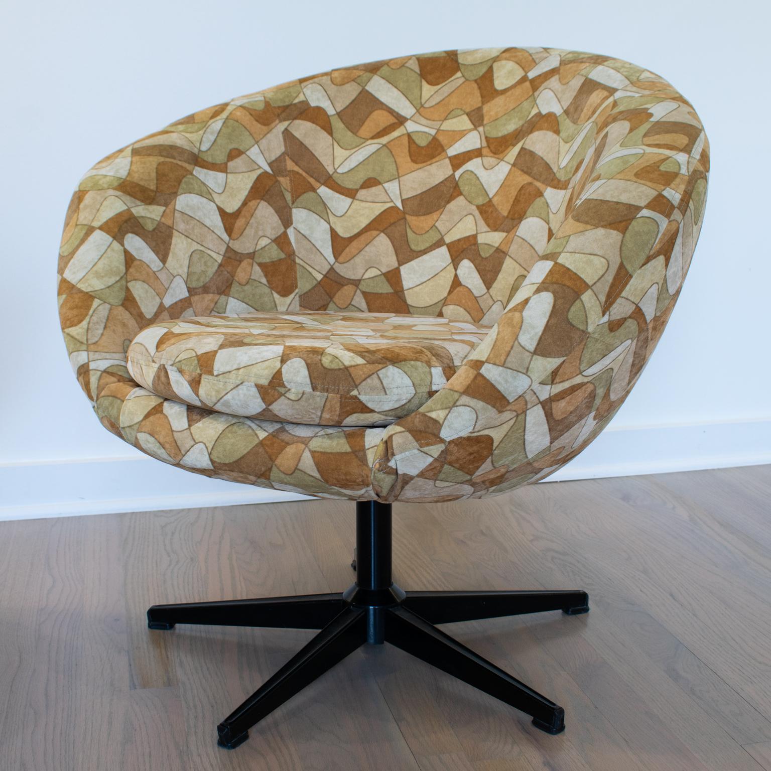 Mid-Century Modern Overman Sweden Pod Swivel Lounge Chair Armchair, a pair 3