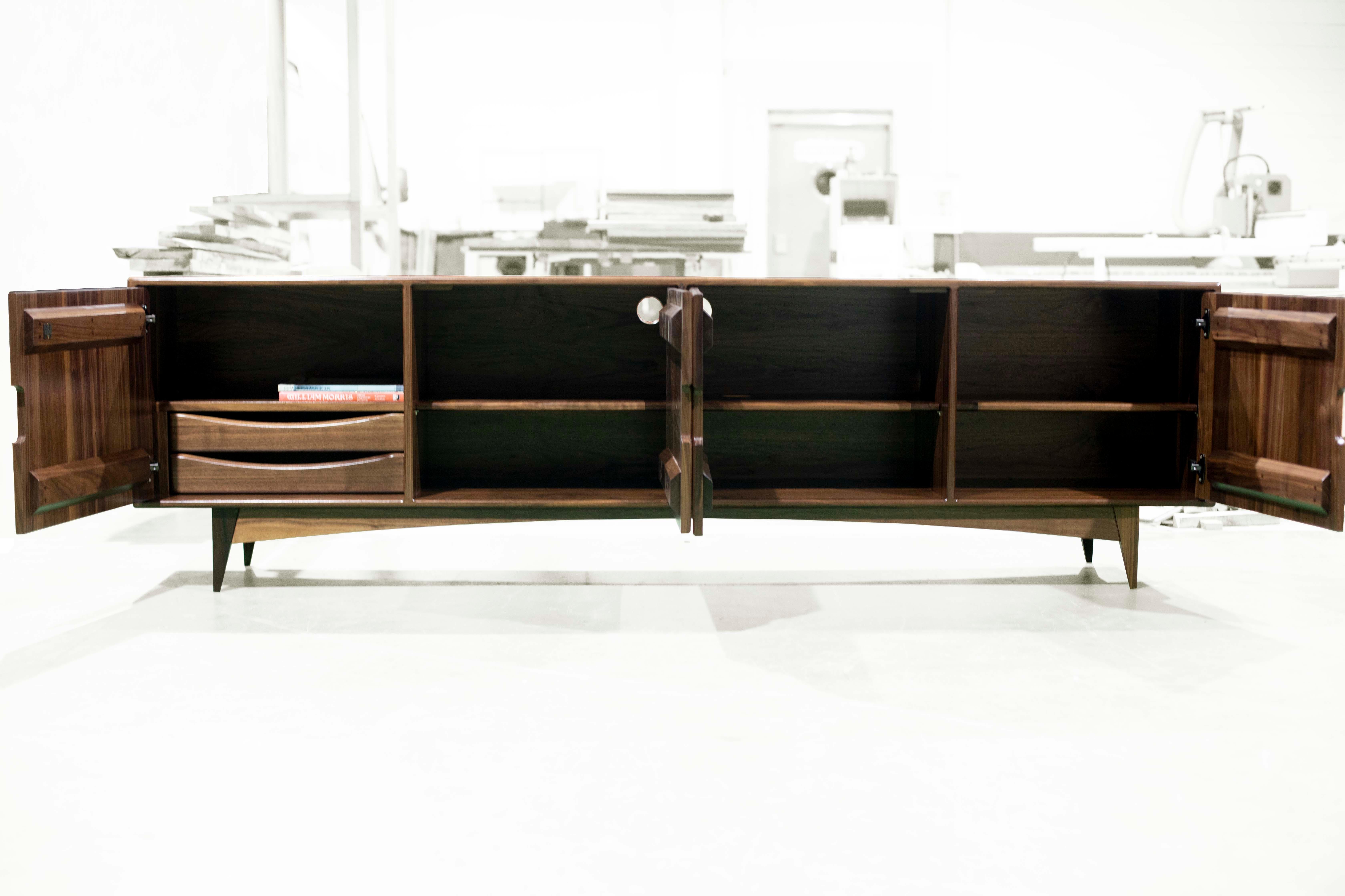 Oversize Walnut Credenza – Timeless Mid-Century Style, Handmade in Spain

Simplicity is one of the fundamental values that defines excellence in furniture design. Across architecture, interiors, and spatial disciplines, simplicity is the gateway to