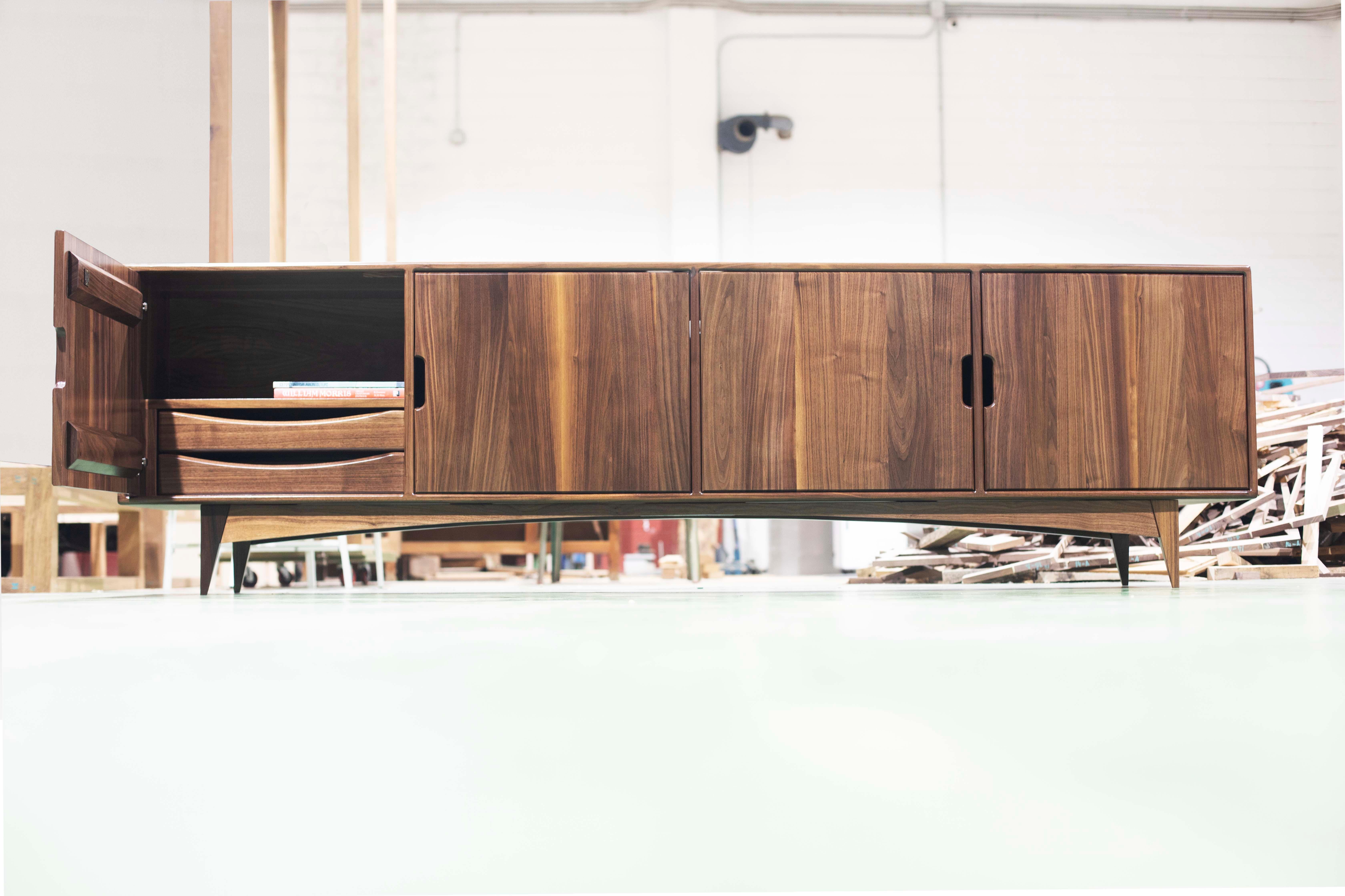 Mid-Century Modern Oversize Credenza in Solid Walnut - Minimalist Artisan Craft In New Condition For Sale In CAMBRE, ES
