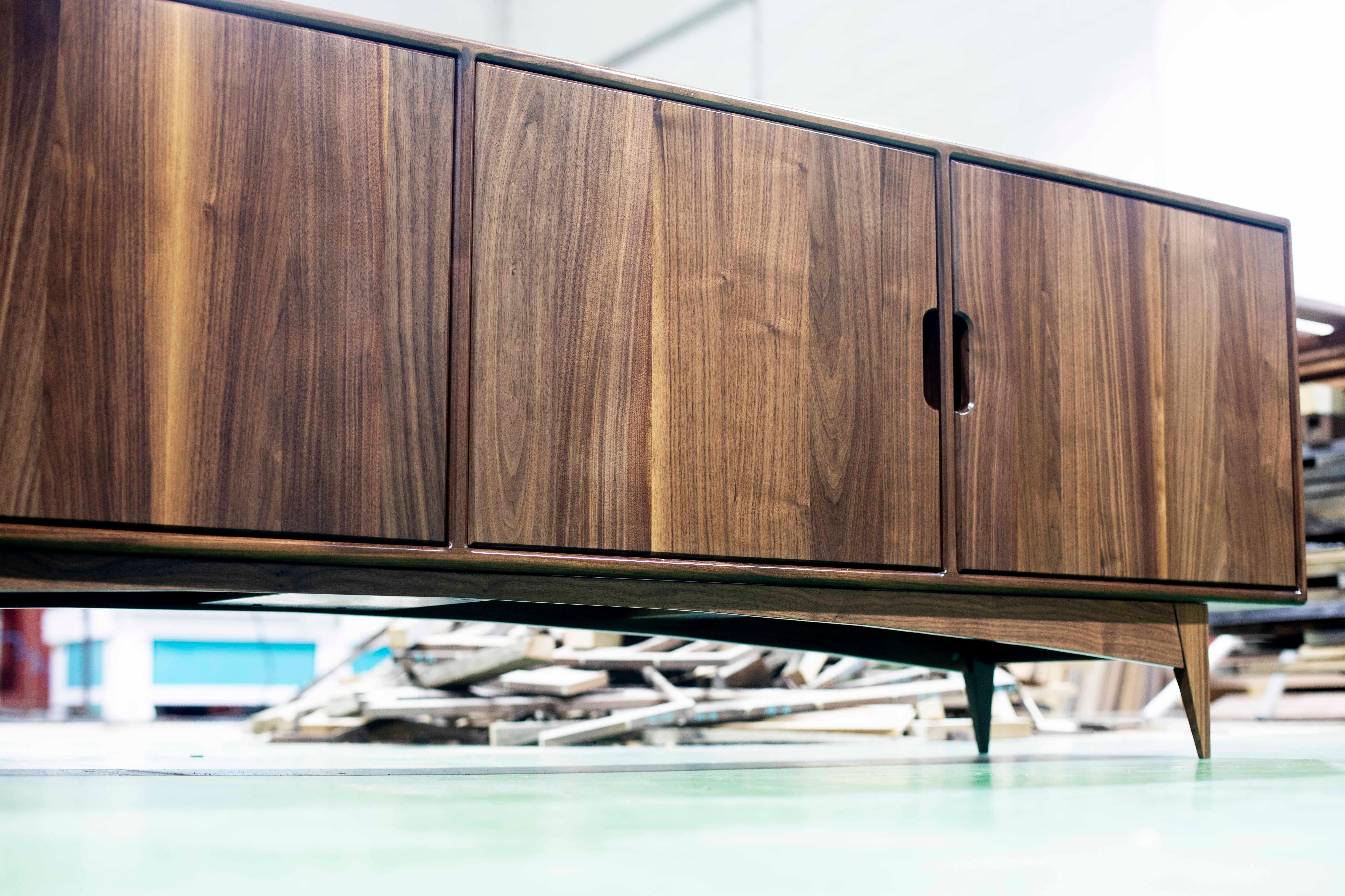 Mid-Century Modern Oversize Credenza in Solid Walnut - Minimalist Artisan Craft For Sale 2