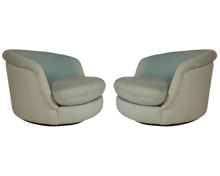American Mid-Century Modern Oversized Swivel Chaise Lounge Tub Chairs by Milo Baughman For Sale