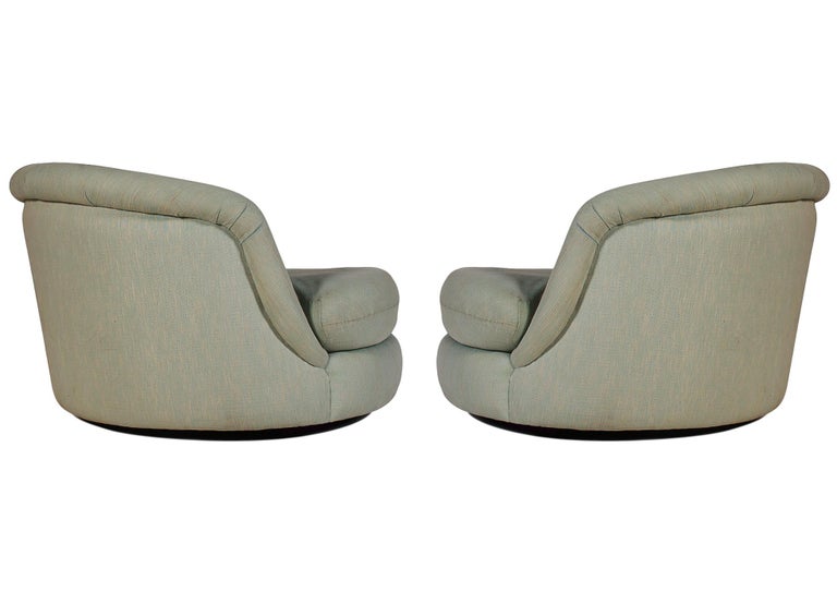 Late 20th Century Mid-Century Modern Oversized Swivel Chaise Lounge Tub Chairs by Milo Baughman For Sale