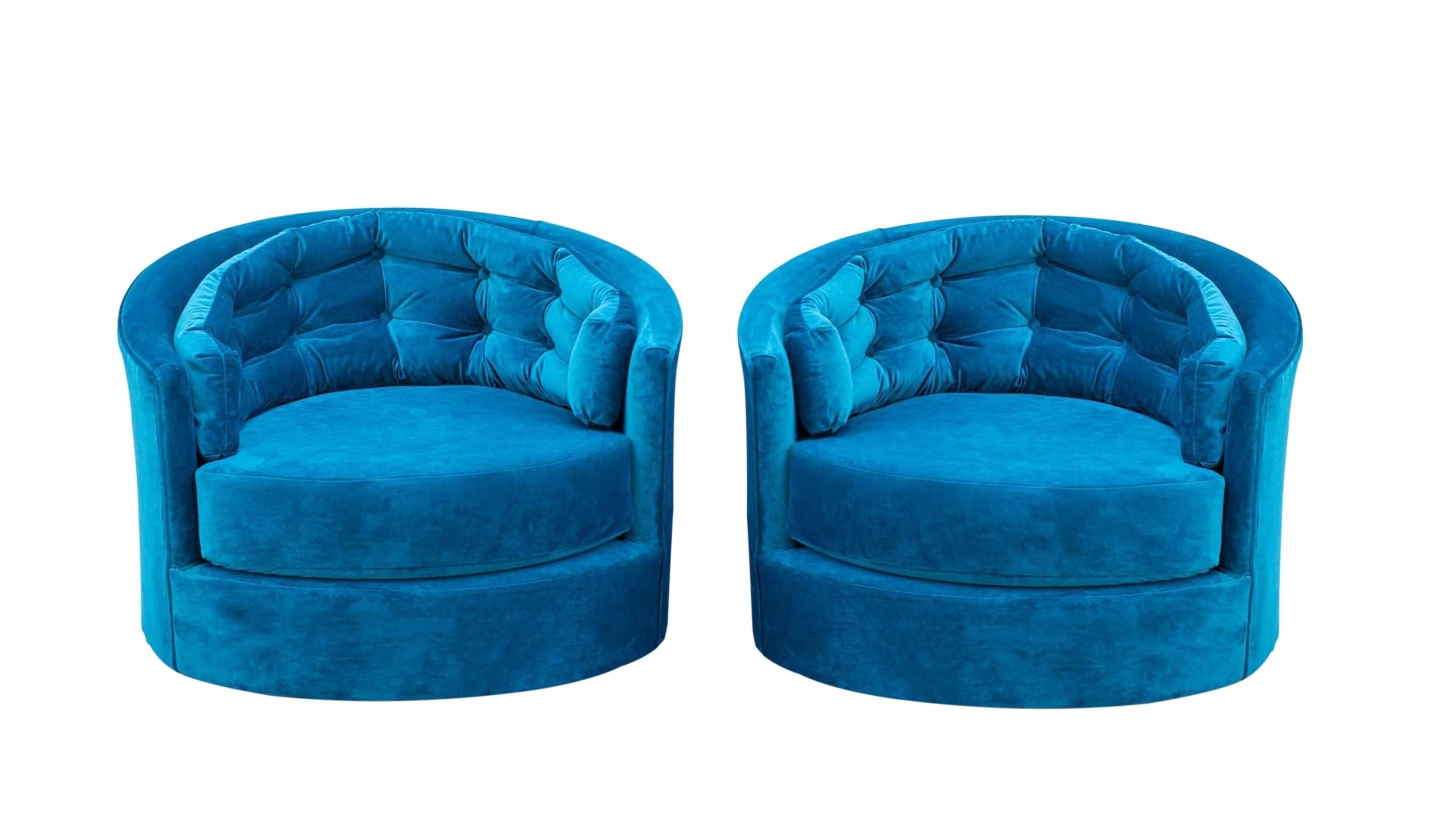 Outstanding design! pair of large-scale swivel chairs in the style of Milo Baughman from the 1970s. Fully restored, the barrel design features luxurious tufting along the curved back and armrests and removable seat cushion. Upholstered in sumptuous