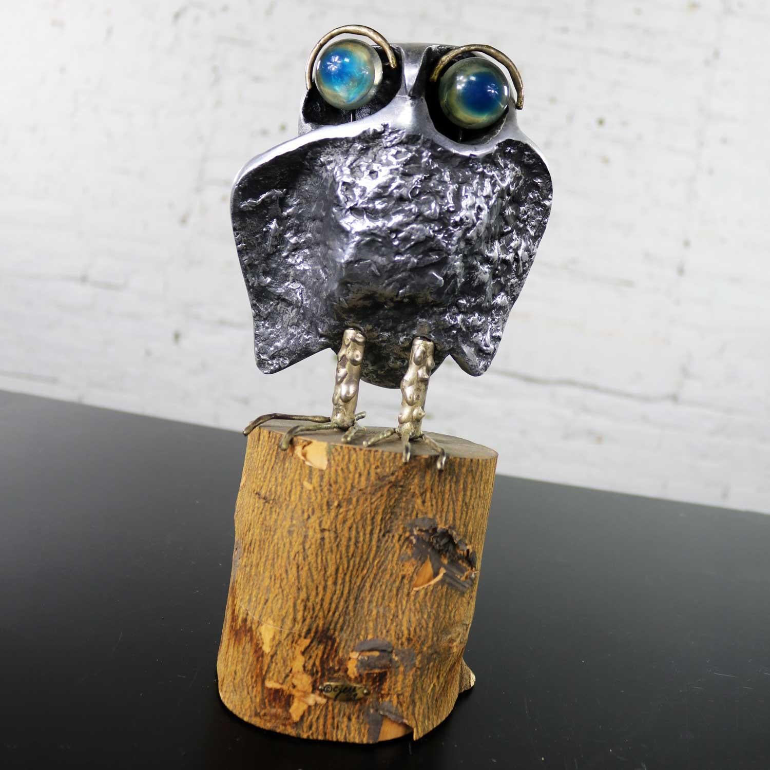 Mid-Century Modern Owl Sculpture by Curtis Jere in Cast Aluminum on Wood Stump In Good Condition In Topeka, KS