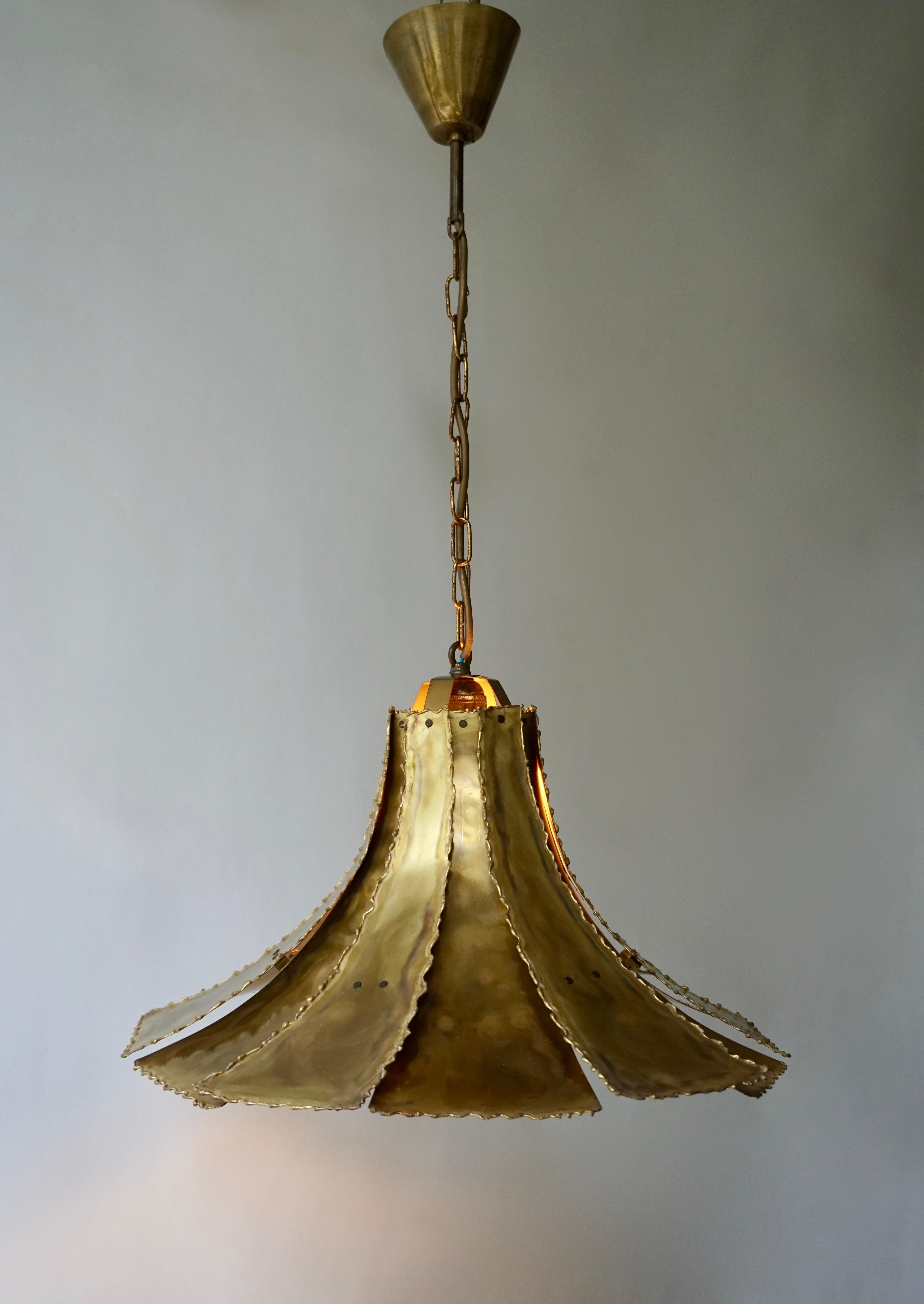 Mid-Century Modern Brutalist chandelier, made in oxidized brass, stamped: Holm Sorensen in the canopy.
Denmark, 1960s 1 E27 light medium base socket. 

Diameter:18.8 inch.
Height without chain: 10.6 inch. 
Total height with chain and canopy: 29