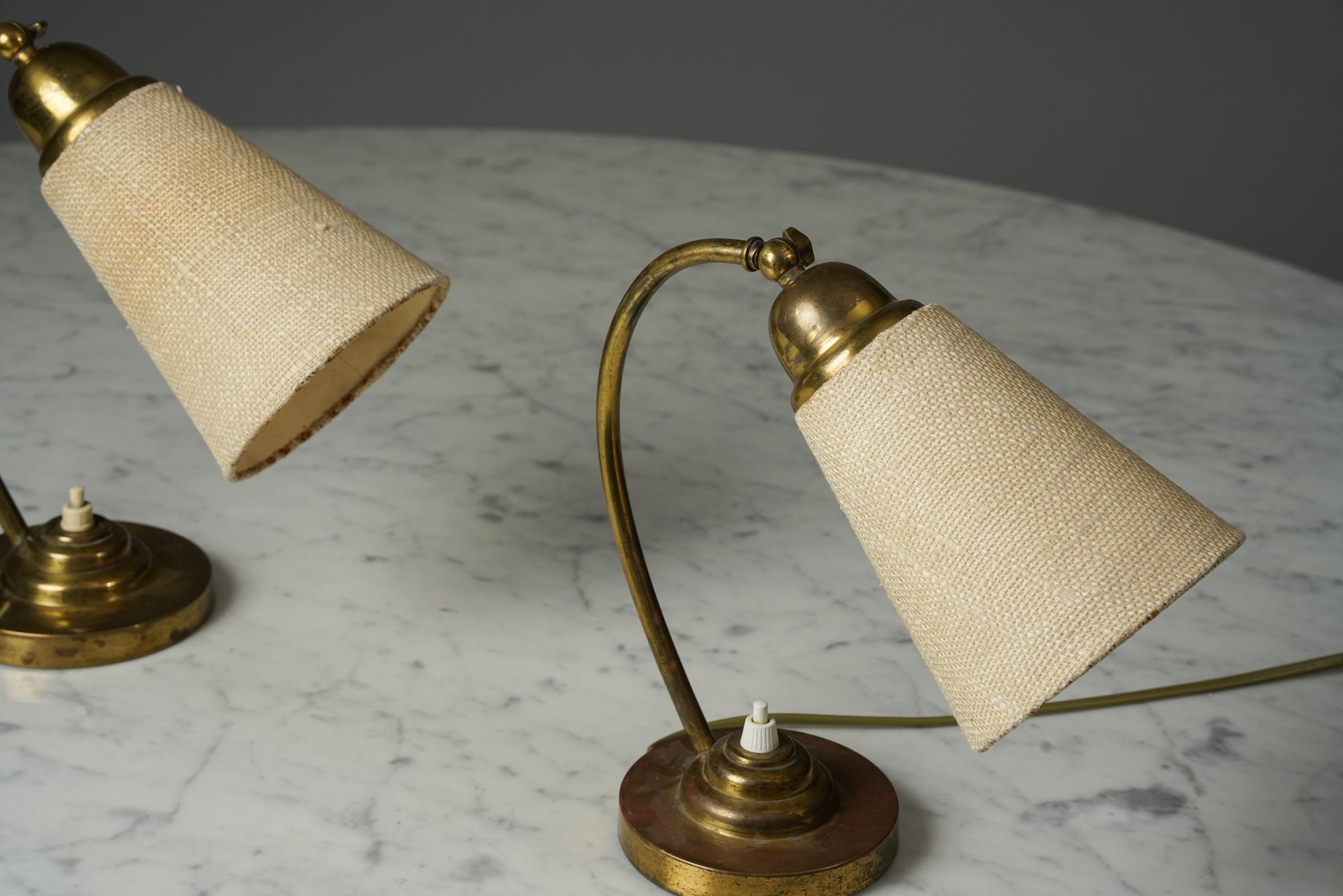 Milieu du XXe siècle Lampes de table en laiton de style Paavo Tynell, 1940s/1950s en vente