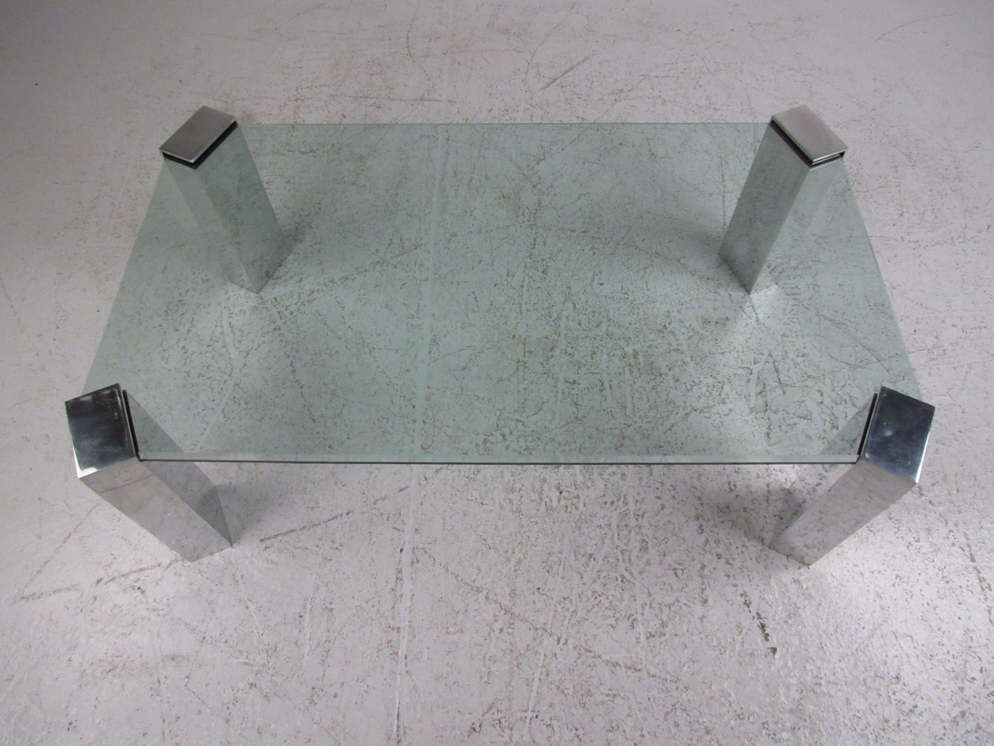 Mid-Century Modern Pace Style Chrome and Glass Coffee Table In Good Condition In Brooklyn, NY