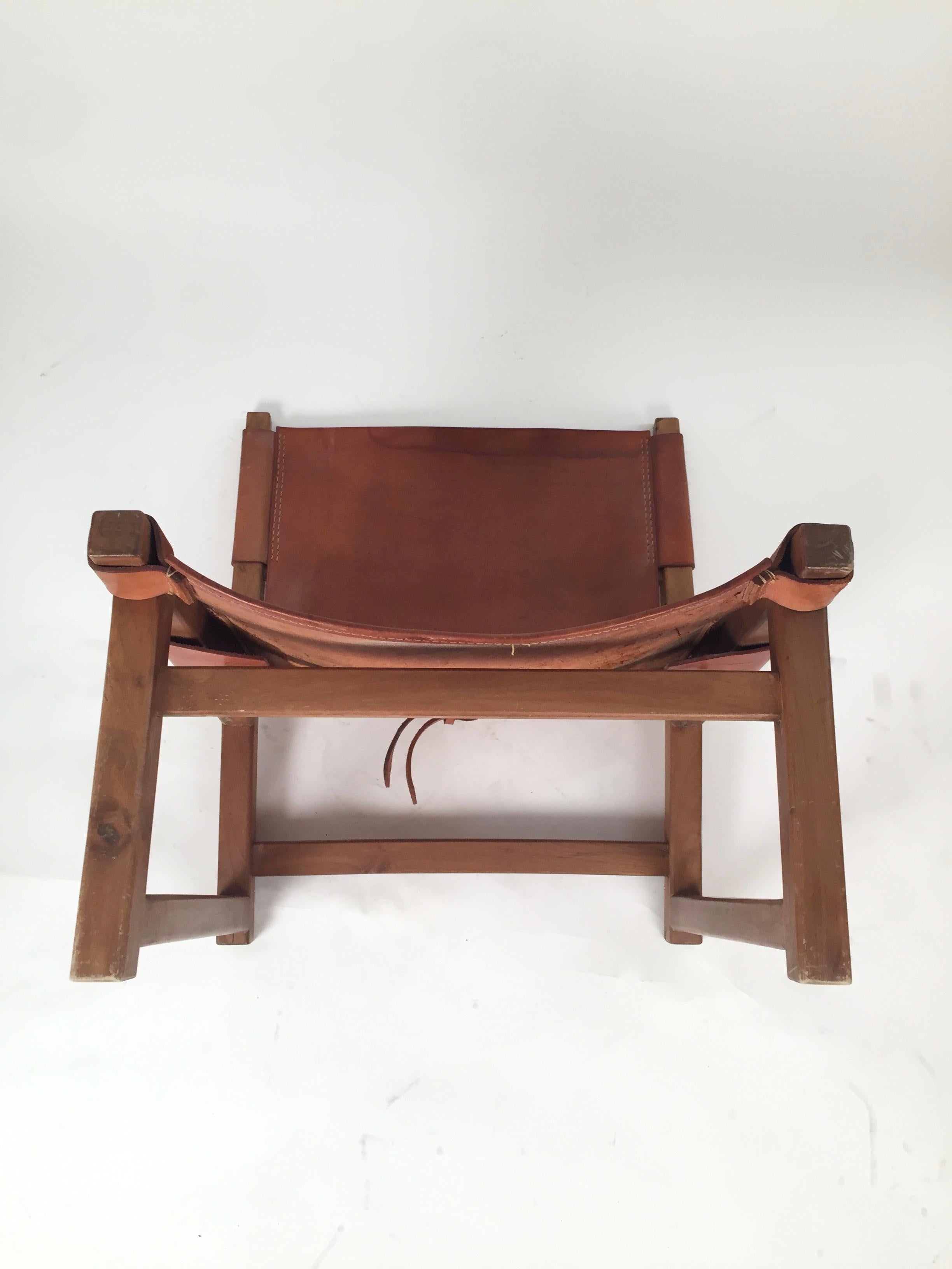 Mid-Century Modern Paco Muñoz Hunting Chairs, Walnut and Leather 6