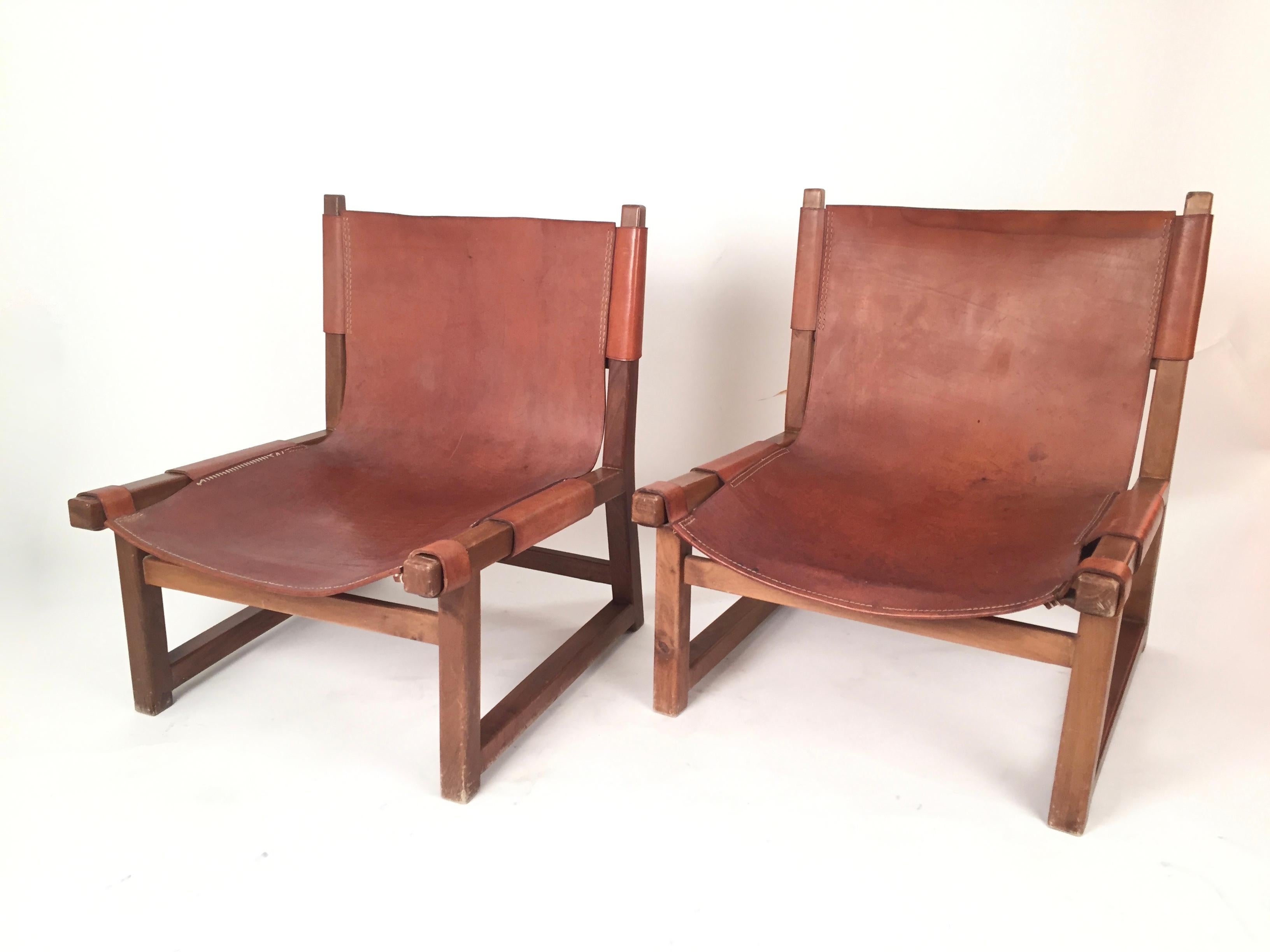 A pair of hunting lodge chairs designed for the Madrid Campo Club by the Spanish designer ,Paco Muñoz and edited by f Darro in 1960.
An exclusive example of Spanish Mid-Century design.