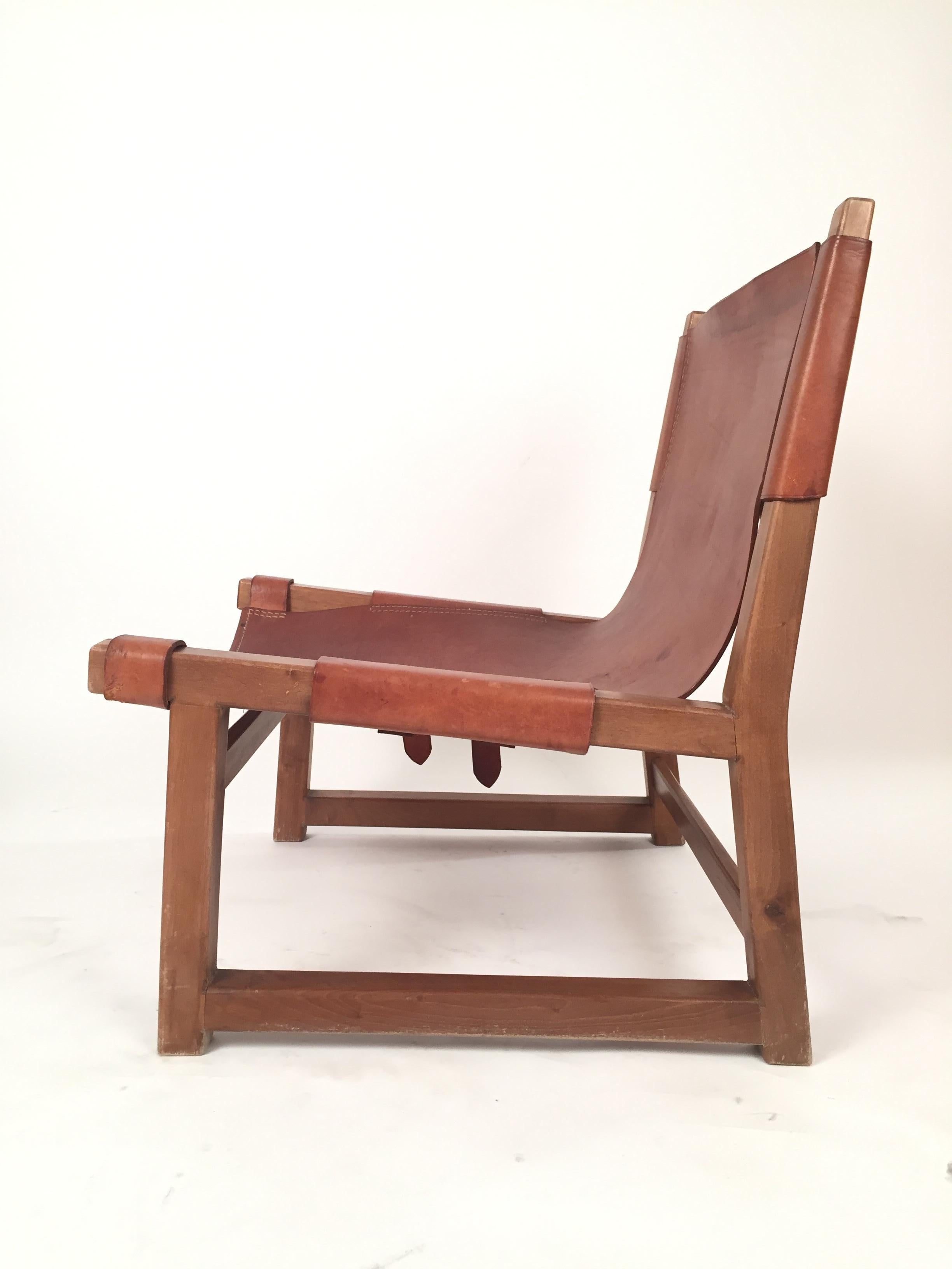 Mid-Century Modern Paco Muñoz Hunting Chairs, Walnut and Leather 4