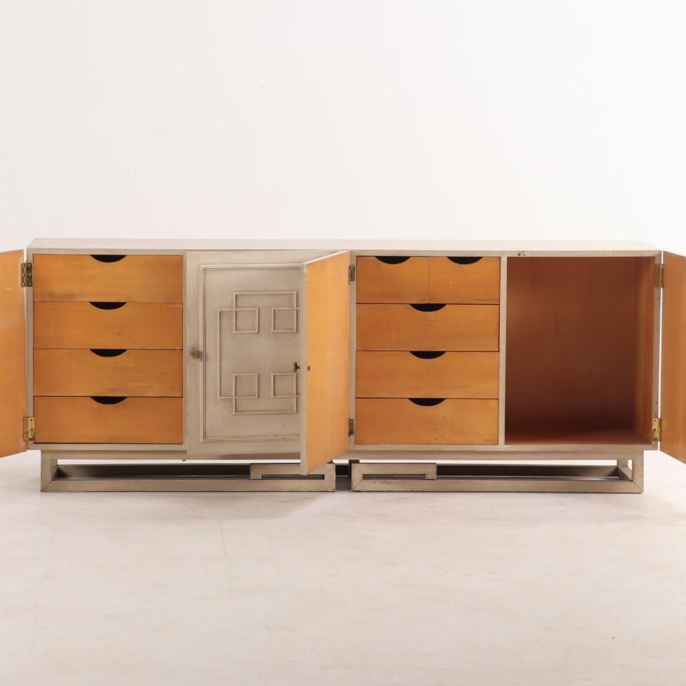 Mid-Century moderno Comò o credenza a quattro ante dipinto della metà del secolo scorso C.C. in vendita