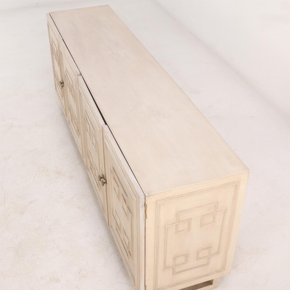 Comò o credenza a quattro ante dipinto della metà del secolo scorso C.C. In condizioni buone in vendita a Philadelphia, PA