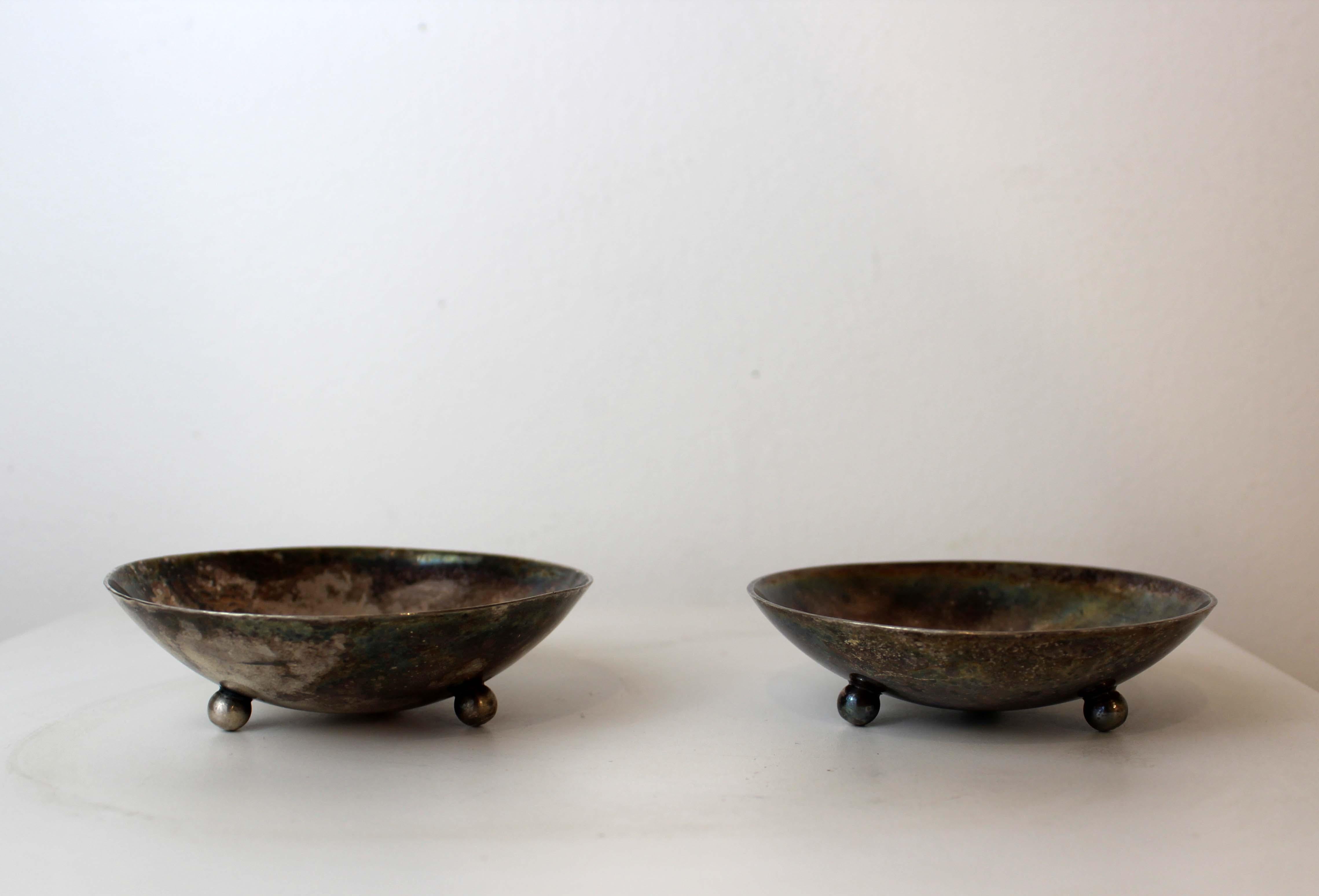 Mid-Century Modern Pair of Alfredo Scciarotta Modernist silver mini bowls. Dimensions: 1: 4