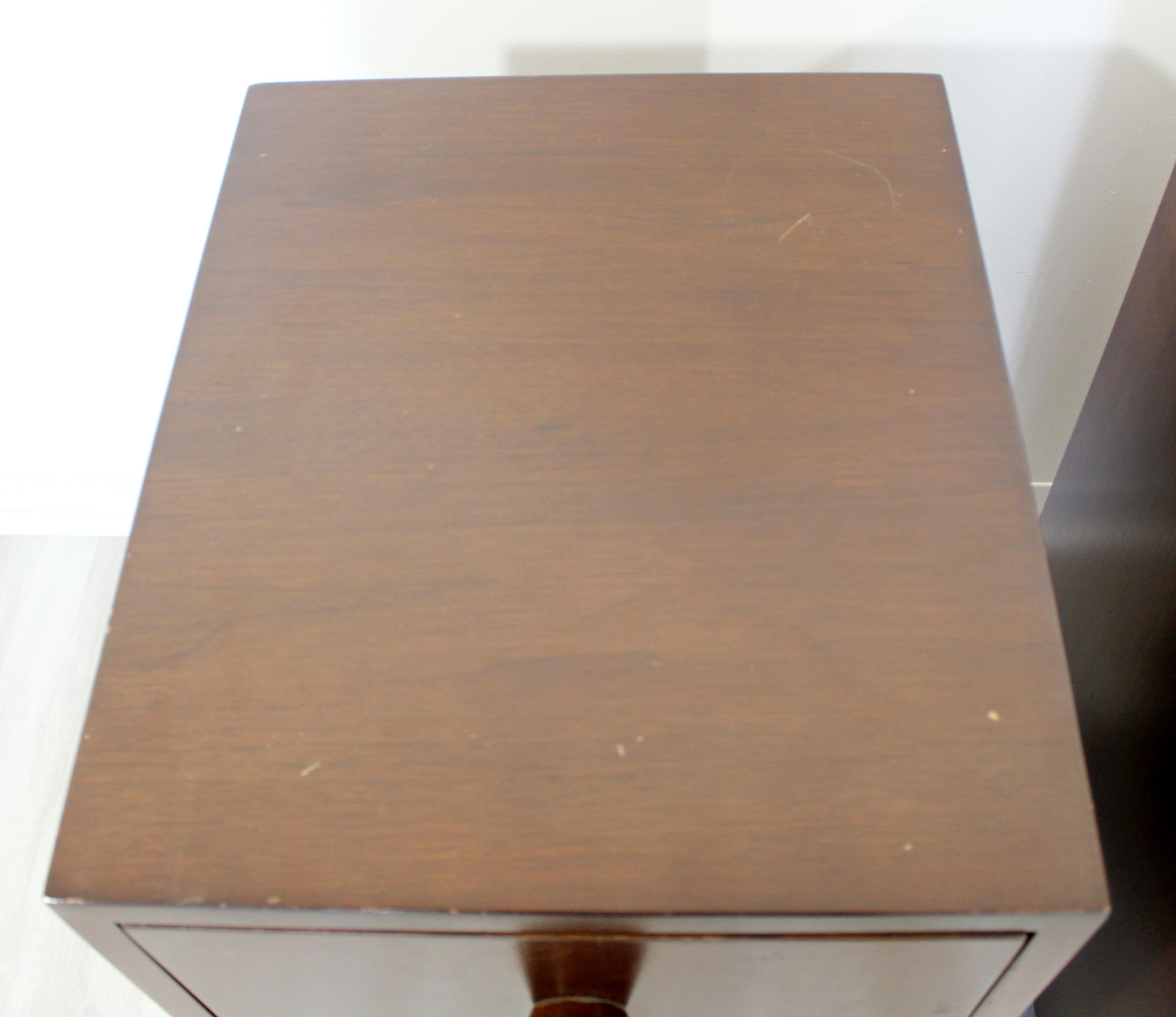American Mid-Century Modern Art Deco Gilbert Rohde Style Nightstands Side End Table, Pair