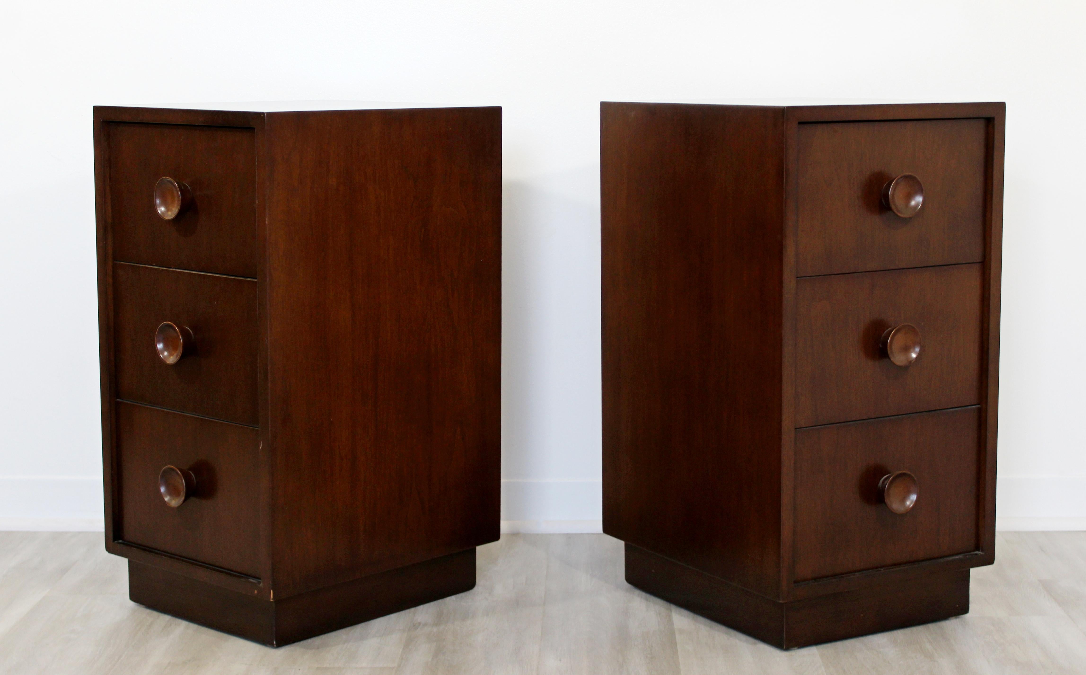 Late 20th Century Mid-Century Modern Art Deco Gilbert Rohde Style Nightstands Side End Table, Pair