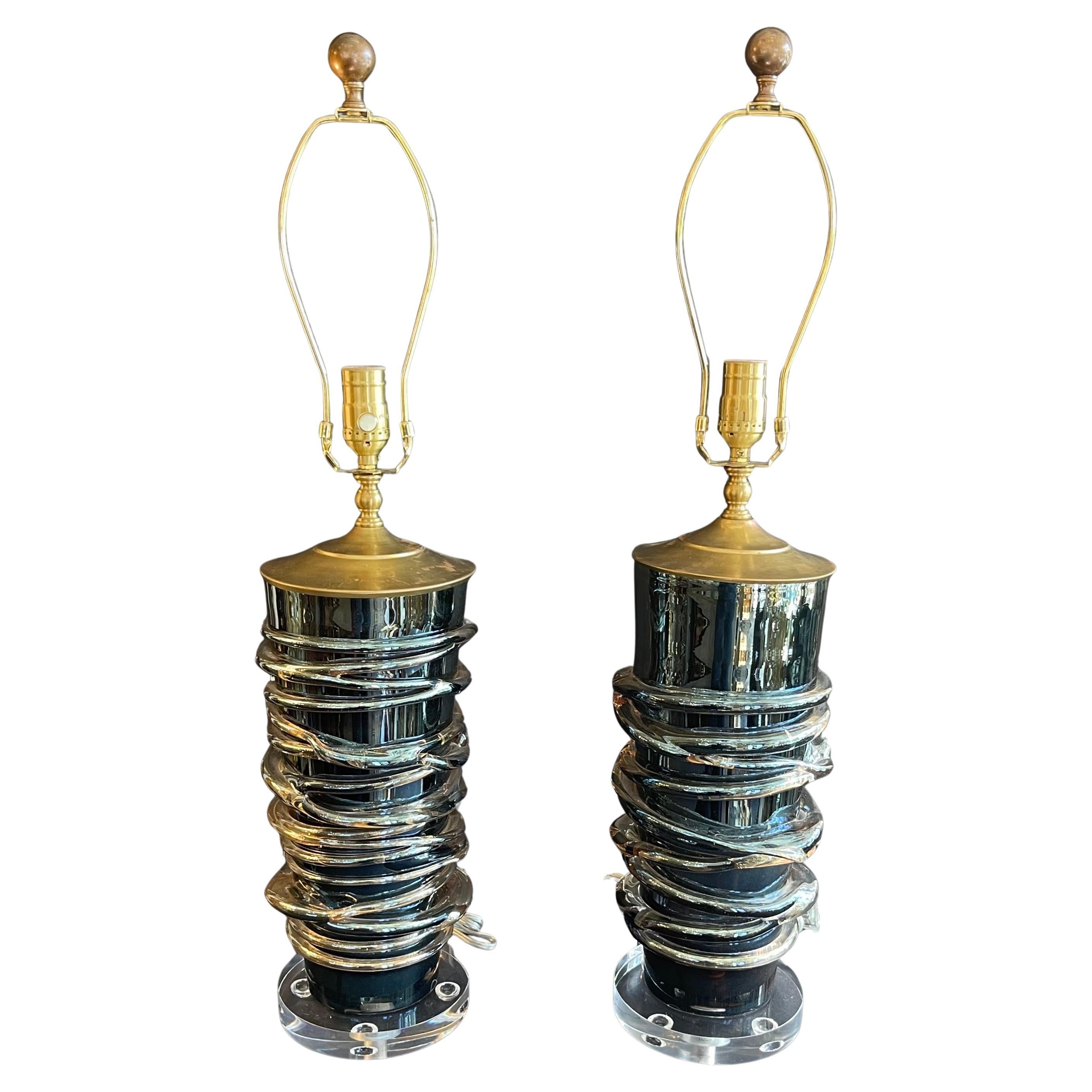 Coppia di lampade in vetro iridescente di Murano di metà secolo Barovier a volute veneziane in vendita