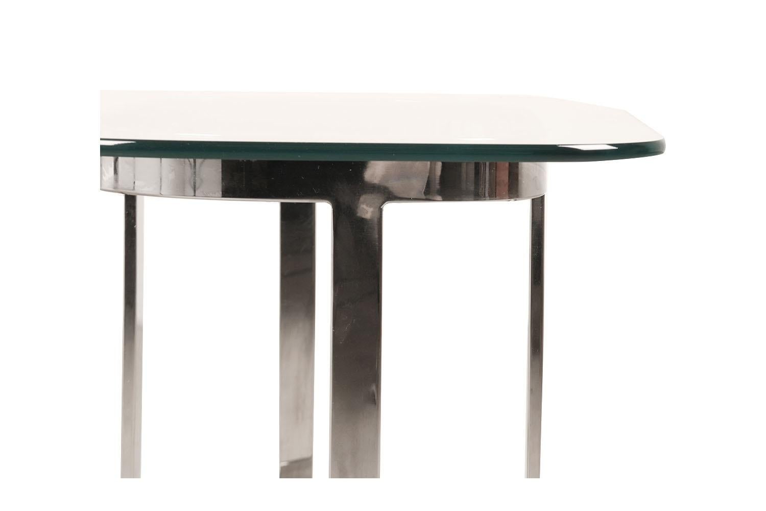 Paire de tables d'appoint en verre chromé mi-siècle moderne  en vente 1