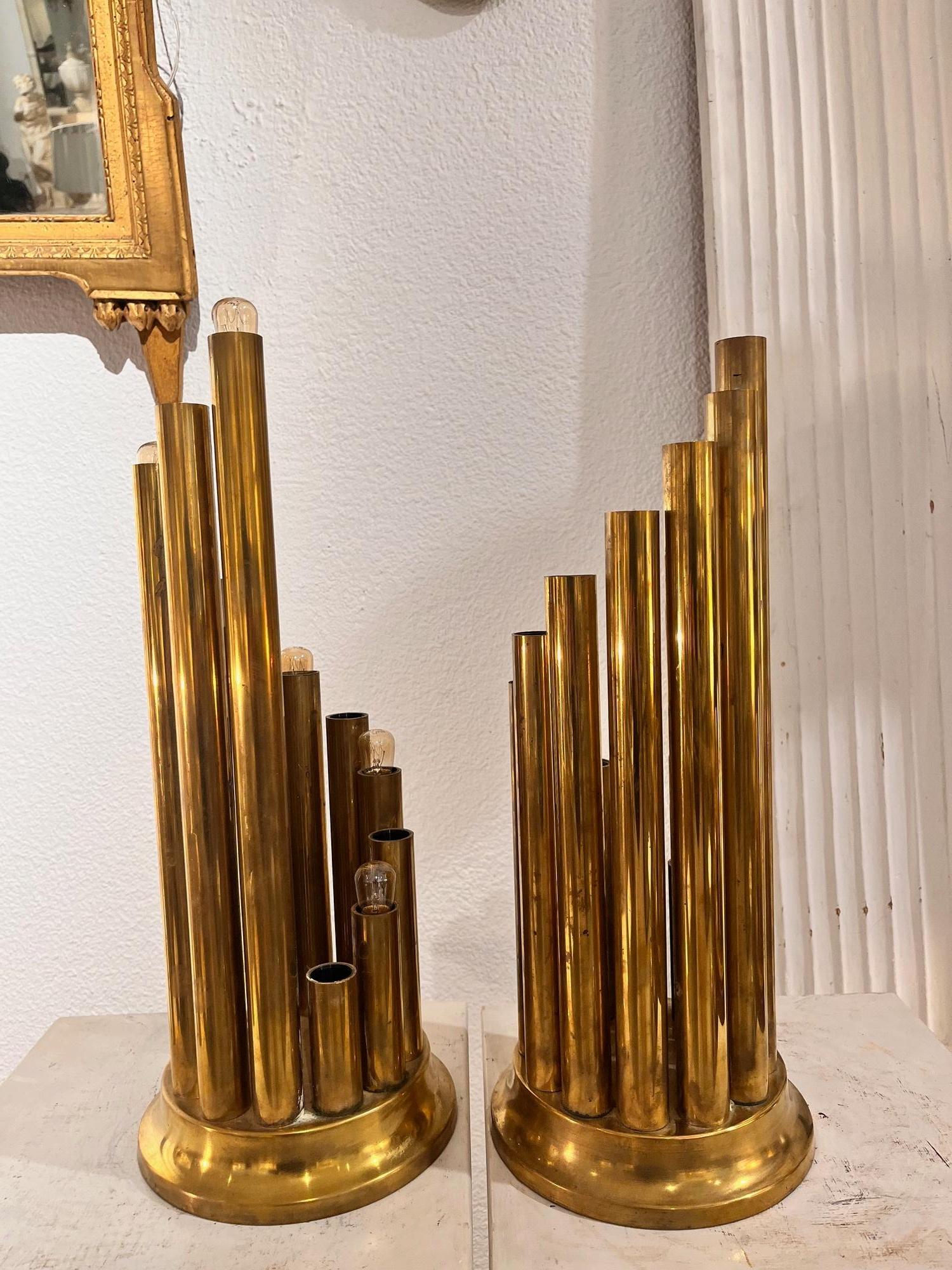 Pareja de sobremesas tubulares italianas de latón de mediados del siglo XX, de Gaetano Sciolari Italiano en venta