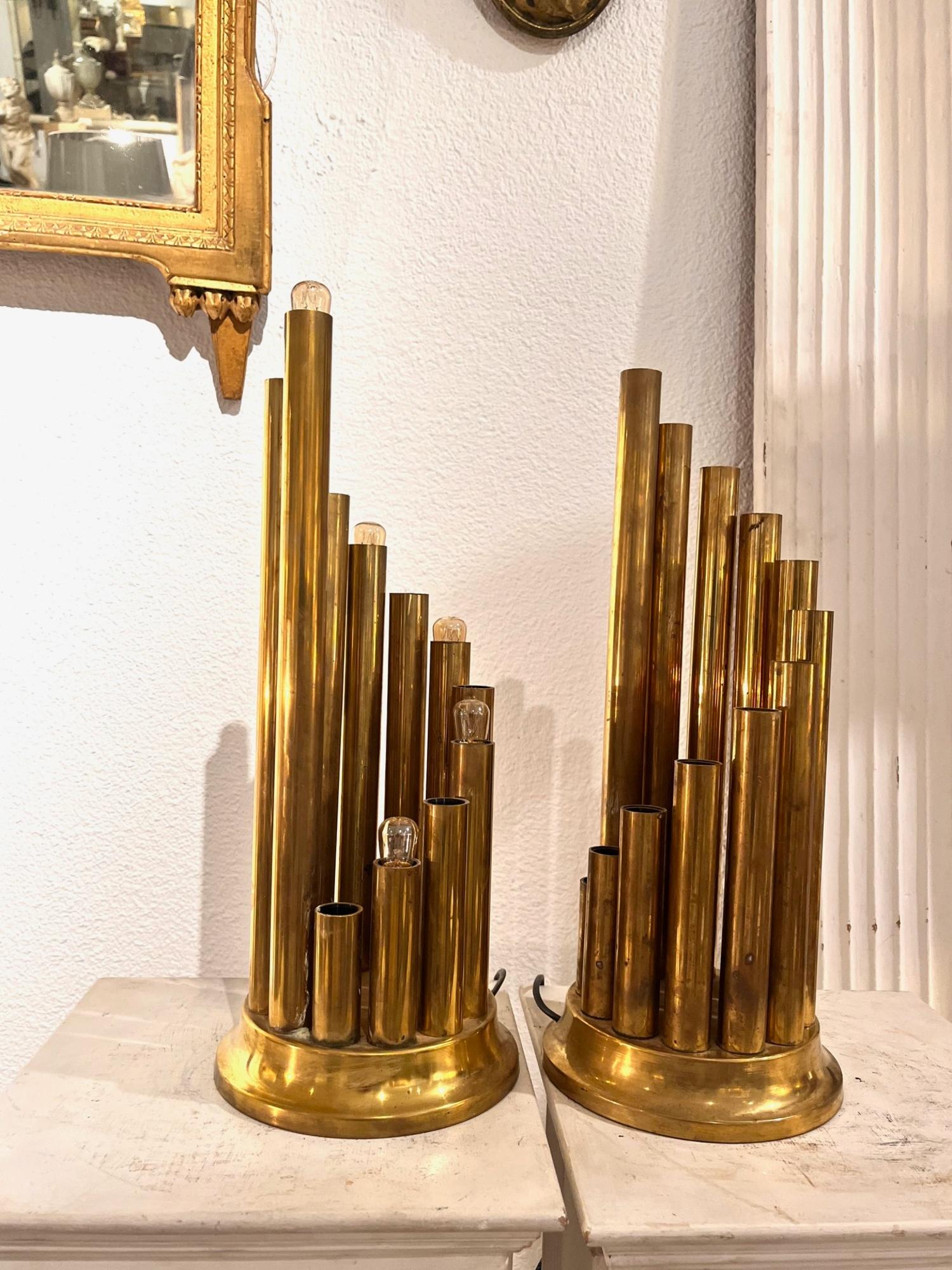 Pareja de sobremesas tubulares italianas de latón de mediados del siglo XX, de Gaetano Sciolari en Bueno estado para la venta en Madrid, ES