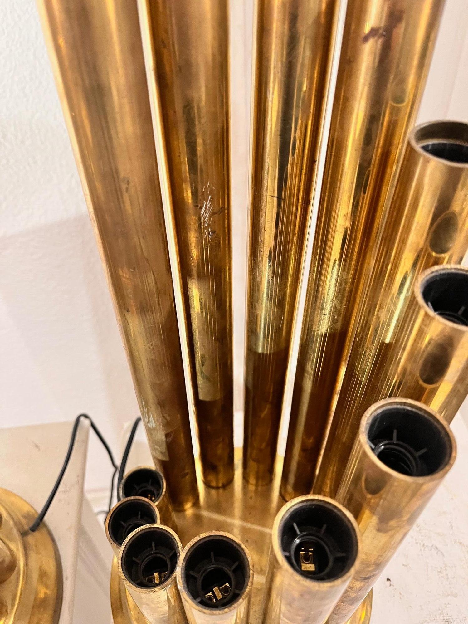 Pareja de sobremesas tubulares italianas de latón de mediados del siglo XX, de Gaetano Sciolari Latón en venta