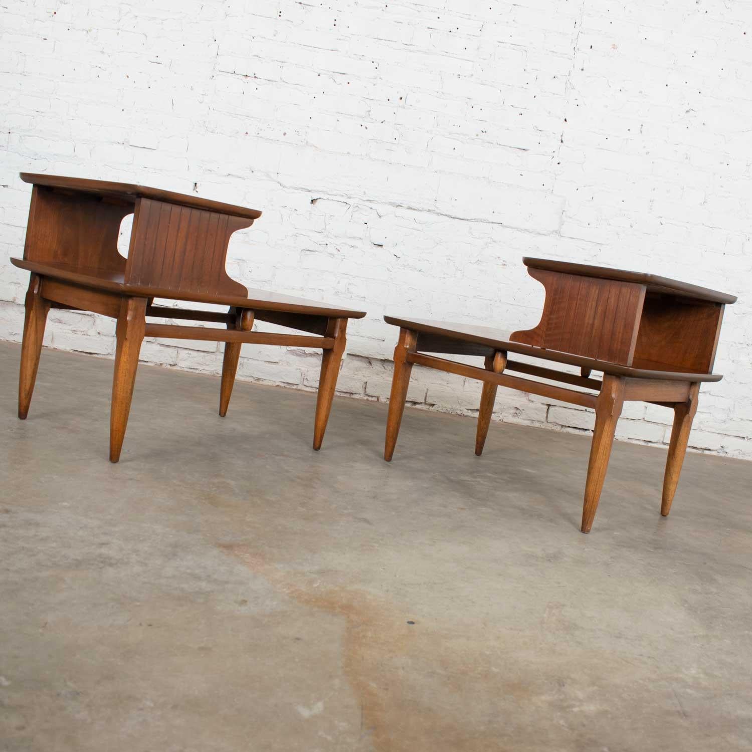 American Mid-Century Modern Pair of Lane Step End Tables with Inlaid Walnut Burl Style For Sale