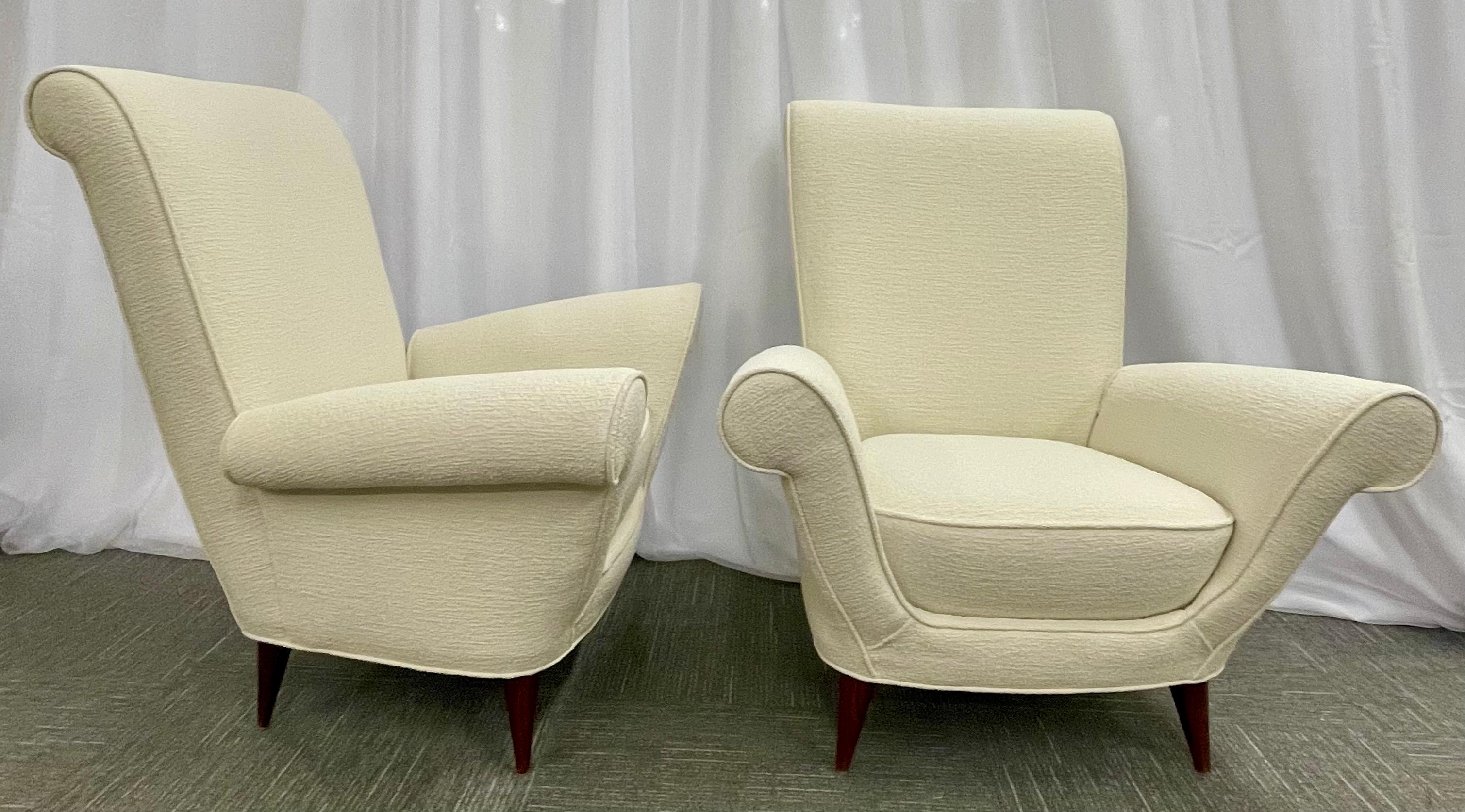 Paola Buffa Style, Mid-Century Modern, Lounge Chairs, White Bouclé, Italy, 1960s In Good Condition For Sale In Stamford, CT