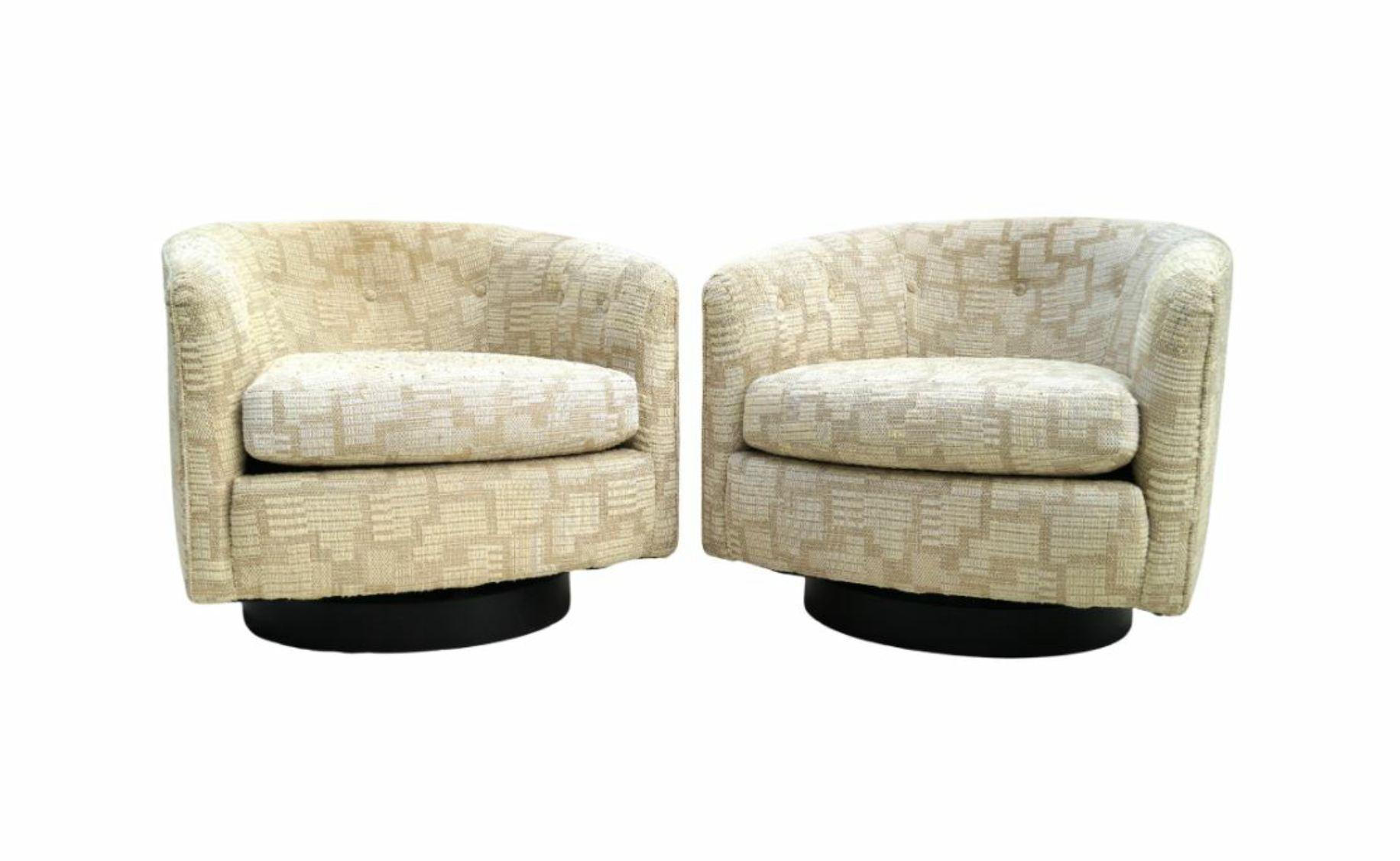 Américain Paire de chaises longues à base pivotante 180 style Milo Baughman, style moderne du milieu du siècle dernier en vente