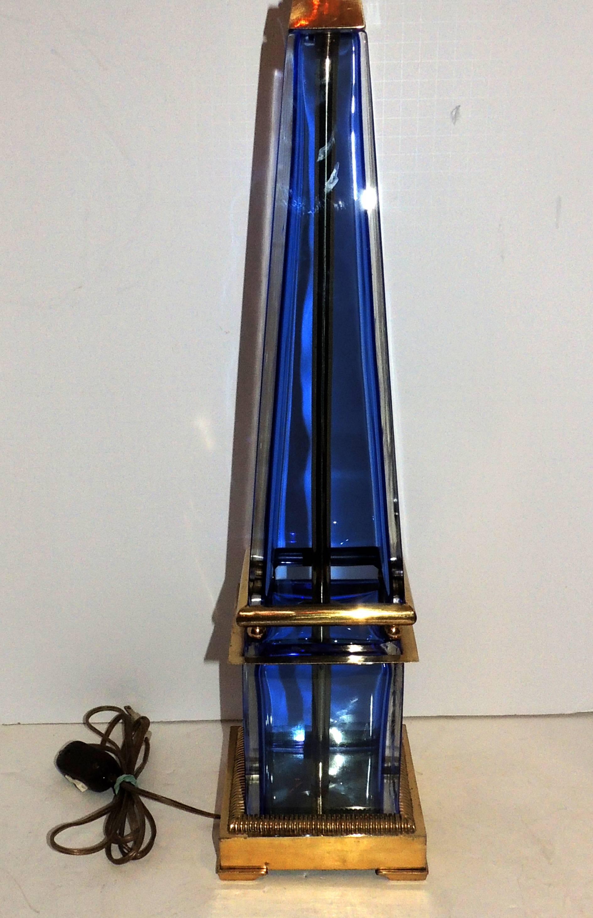 Mid-Century Modern Murano Blue Art Glass Brass Bronze Pair Obelisk Marbro Lamps In Good Condition In Roslyn, NY