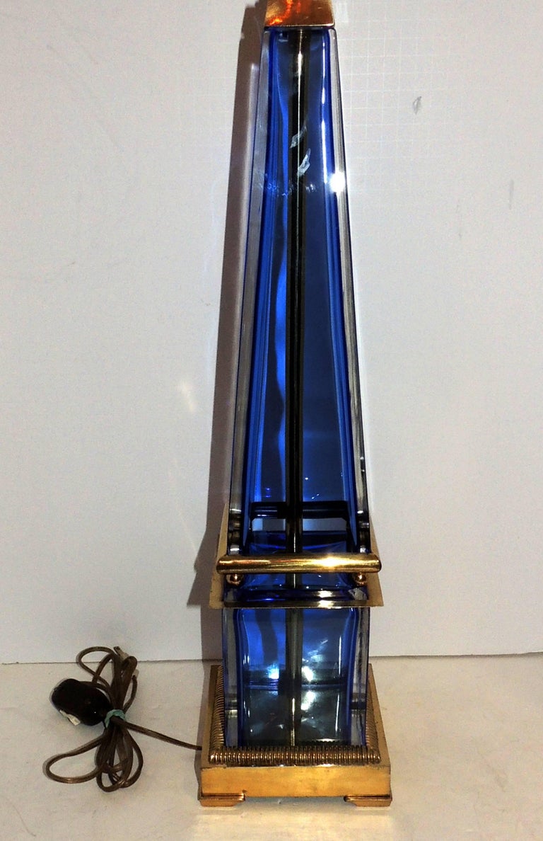 Mid-Century Modern Murano Blue Art Glass Brass Bronze Pair Obelisk Marbro Lamps In Good Condition For Sale In Roslyn, NY