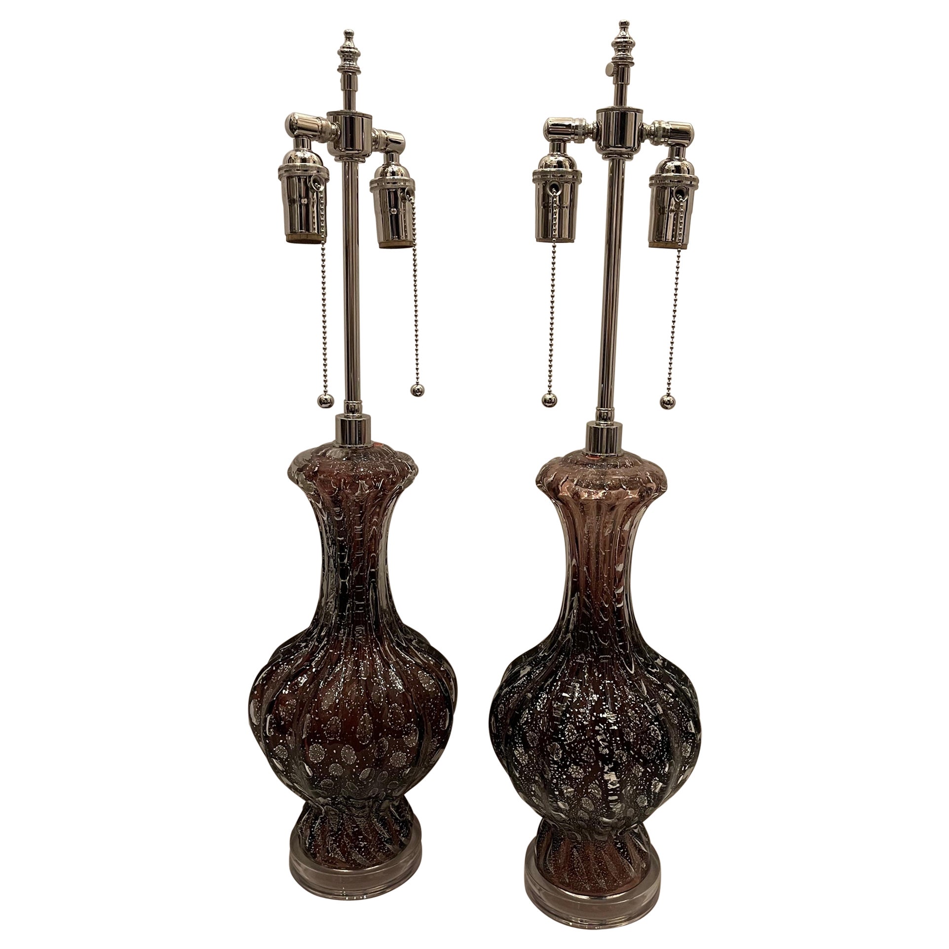 Pareja de lámparas modernas de mediados de siglo de cristal amatista estriado veneciano Seguso de Murano