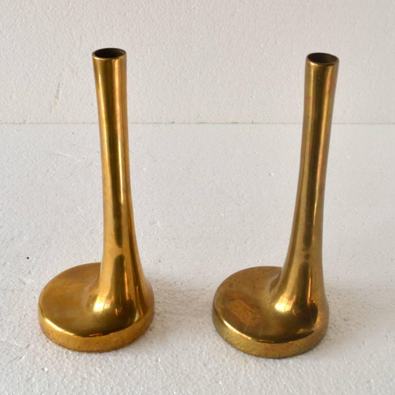 Two A-symmetrical leaning brass cast single flower vases pair made in Italy, 1970s by 'Ottone Garantito Verniciato A Fuoco'.